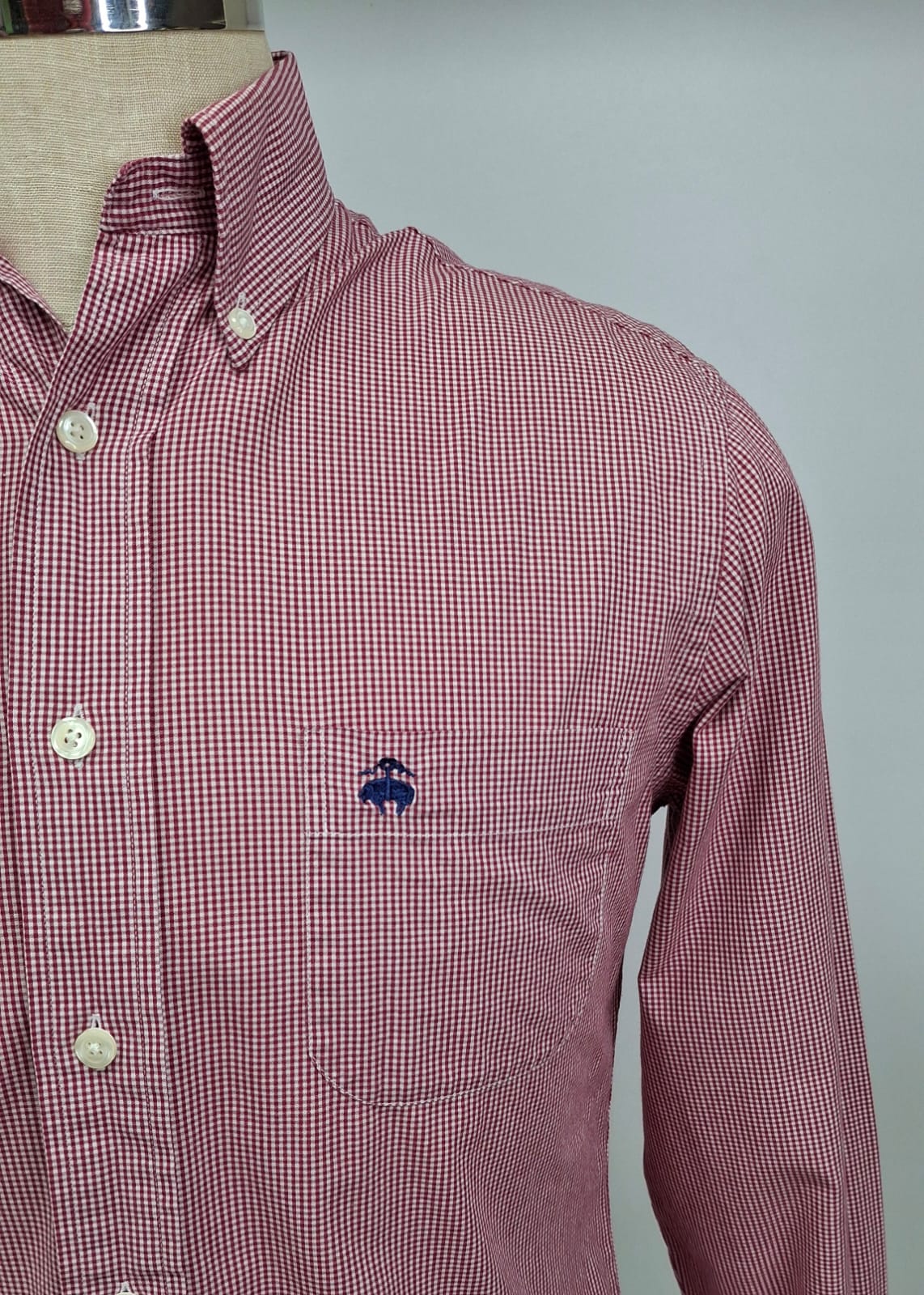 Camisa Brooks Brothers 🐑 de cuadros en color rojo y blanco Talla Small Entalle Regular