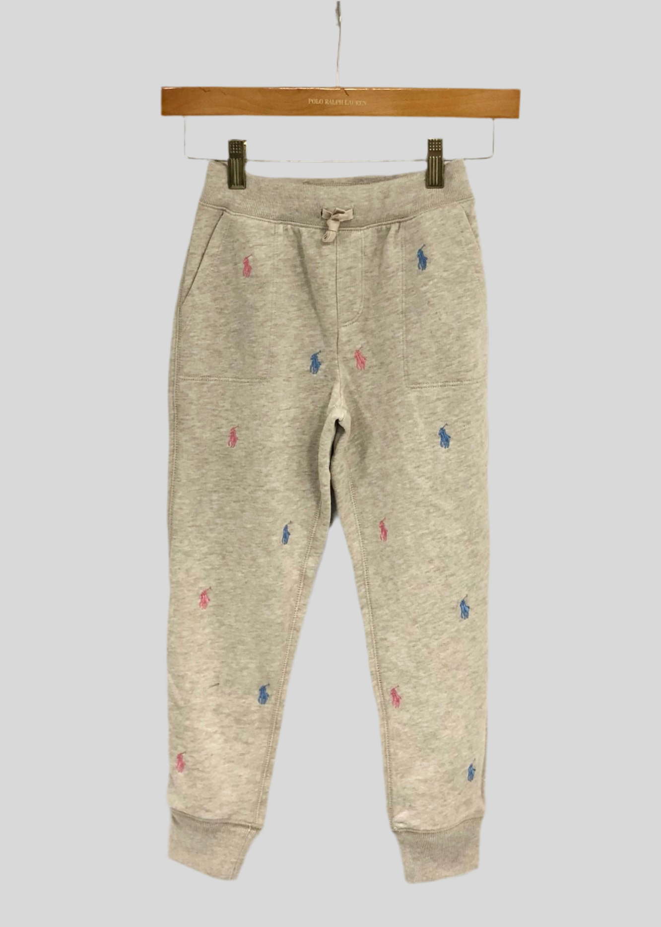 Pantalon  Jogger de niña Polo Ralph Lauren 🏇 color gris con diseño de logos Talla 7