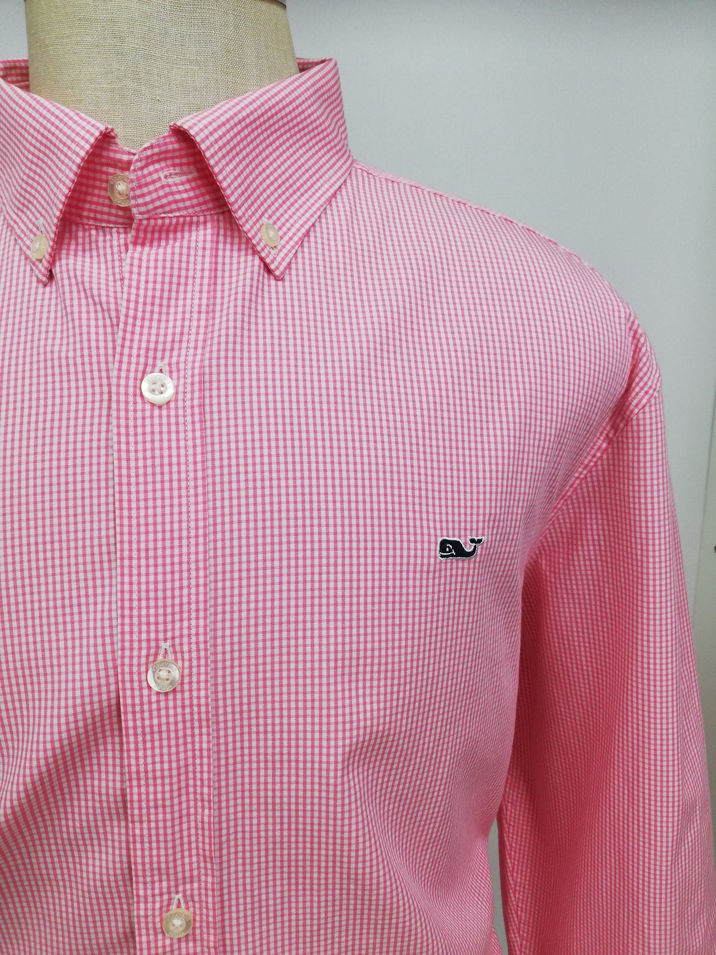 Camisa de botones Vineyard Vines 🐳 de cuadros finos en color rosado y blanco Talla XL Entalle Regular