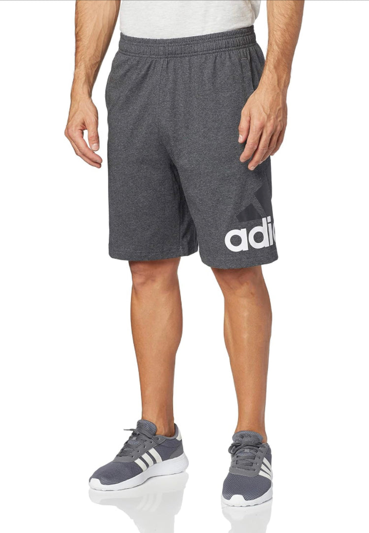 Short Lounge Adidas 🏃🏻‍♂️ color gris oscuro y logo en blanco Talla L