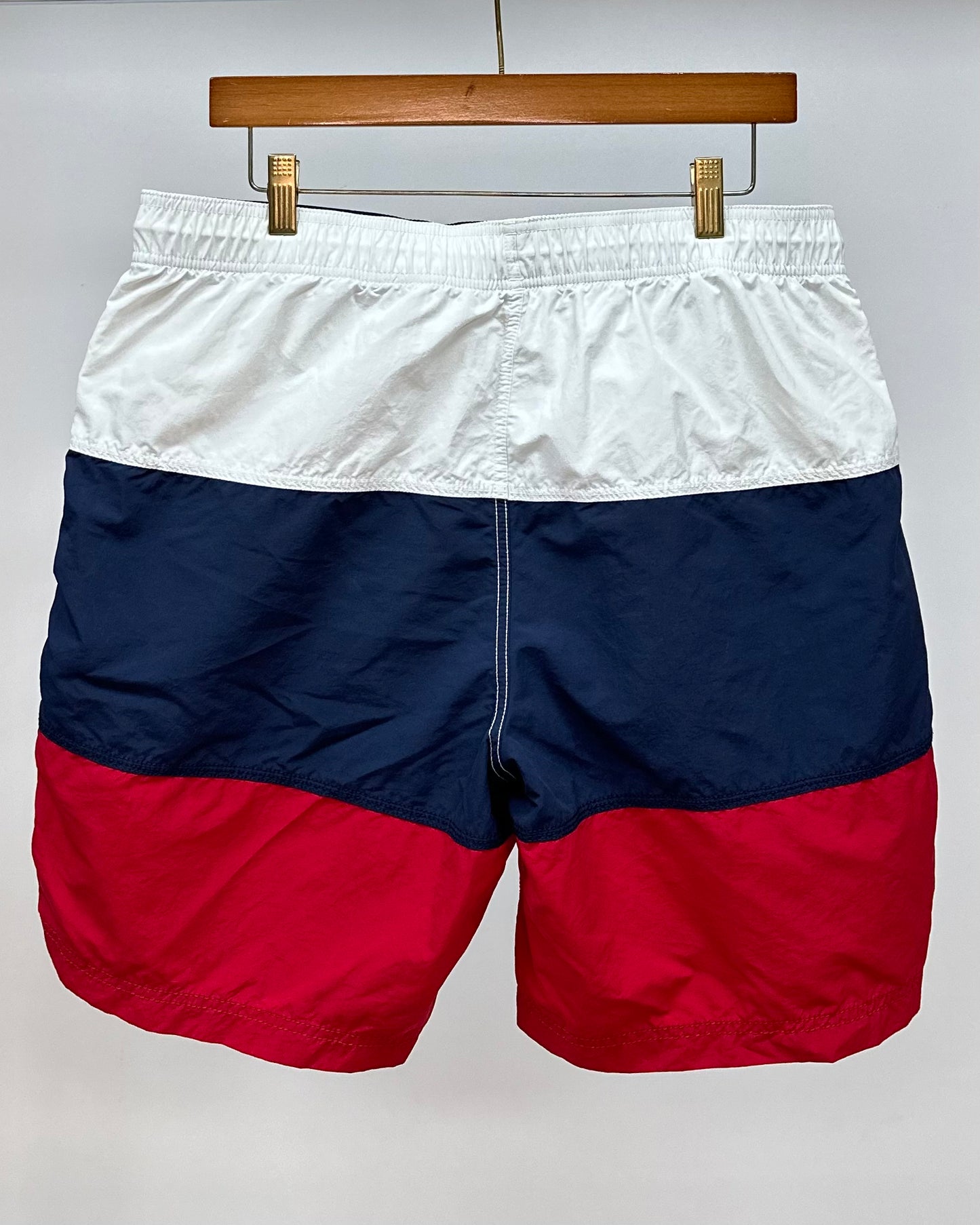 Short de baño Nautica ⚓️ con franjas en color blanco, azul navy y rojo talla L