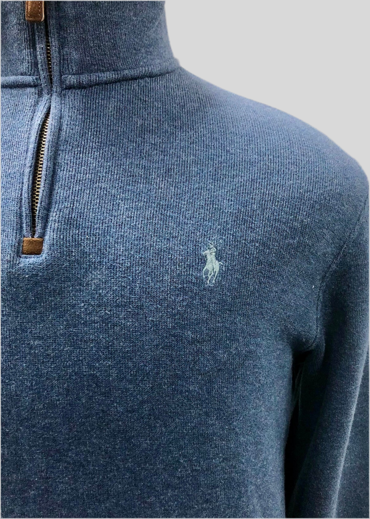 Sueter Jersey Polo Ralph Lauren 🏇🏼 color azul grisáceo con logo en celeste Talla M