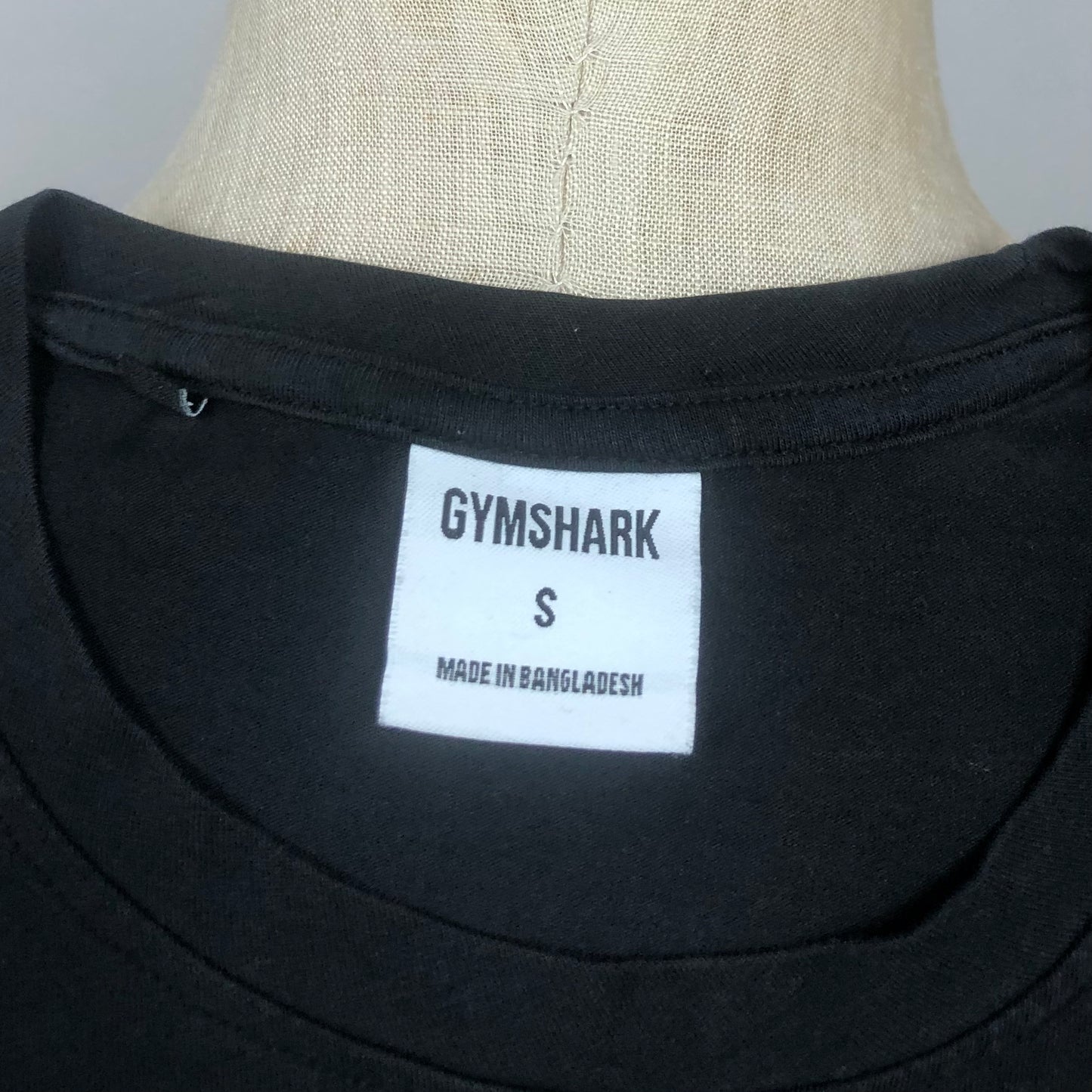 Camiseta de entrenamiento cuello redondo Gymshark 🏋🏽 color negro con logo en blanco manga corta Talla S