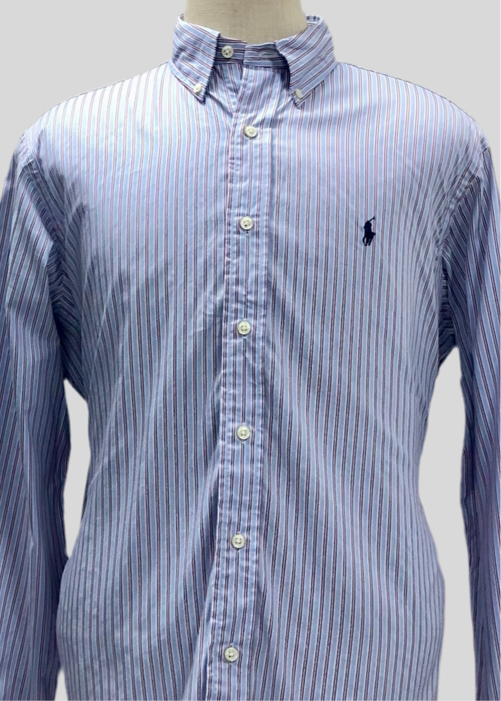 Camisa Polo Ralph Lauren 🏇🏼 color celeste con rayas en color rosado y blanco Talla L Entalle Clásico