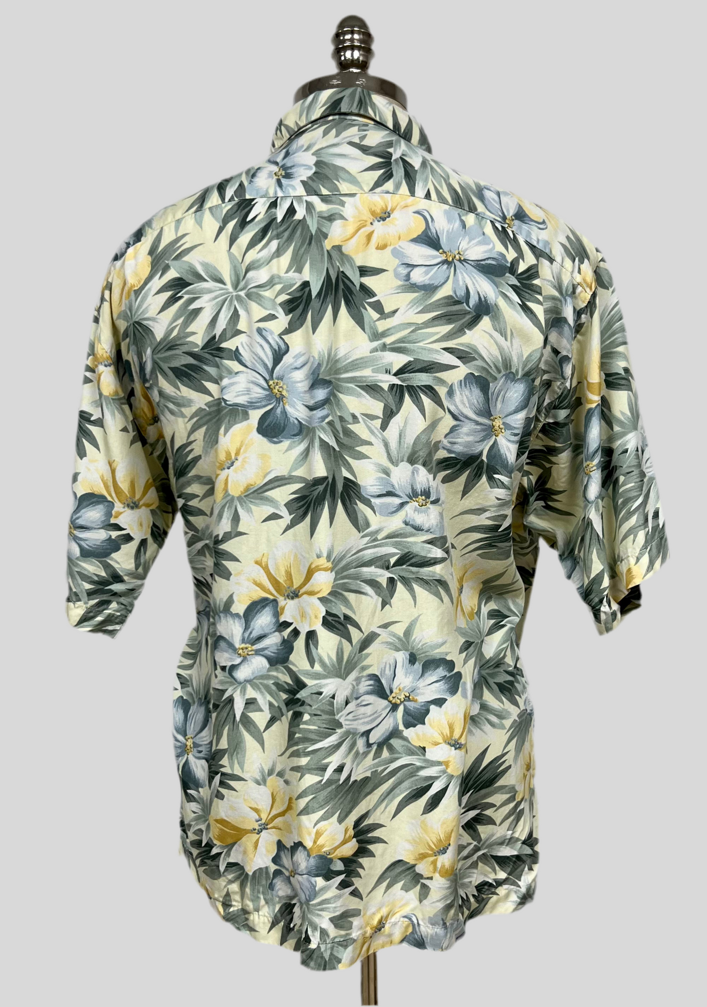 Camisa de botones Tommy Bahama 🌴 amarillo claro con diseño de hojas y flores Talla L Entalle Regular