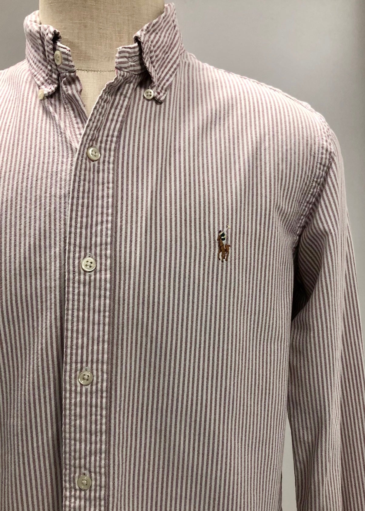 Camisa de botones Polo Ralph Lauren 🏇🏼 Oxford color blanco con rayas en rosado oscuro Talla L Entalle Custom Fit