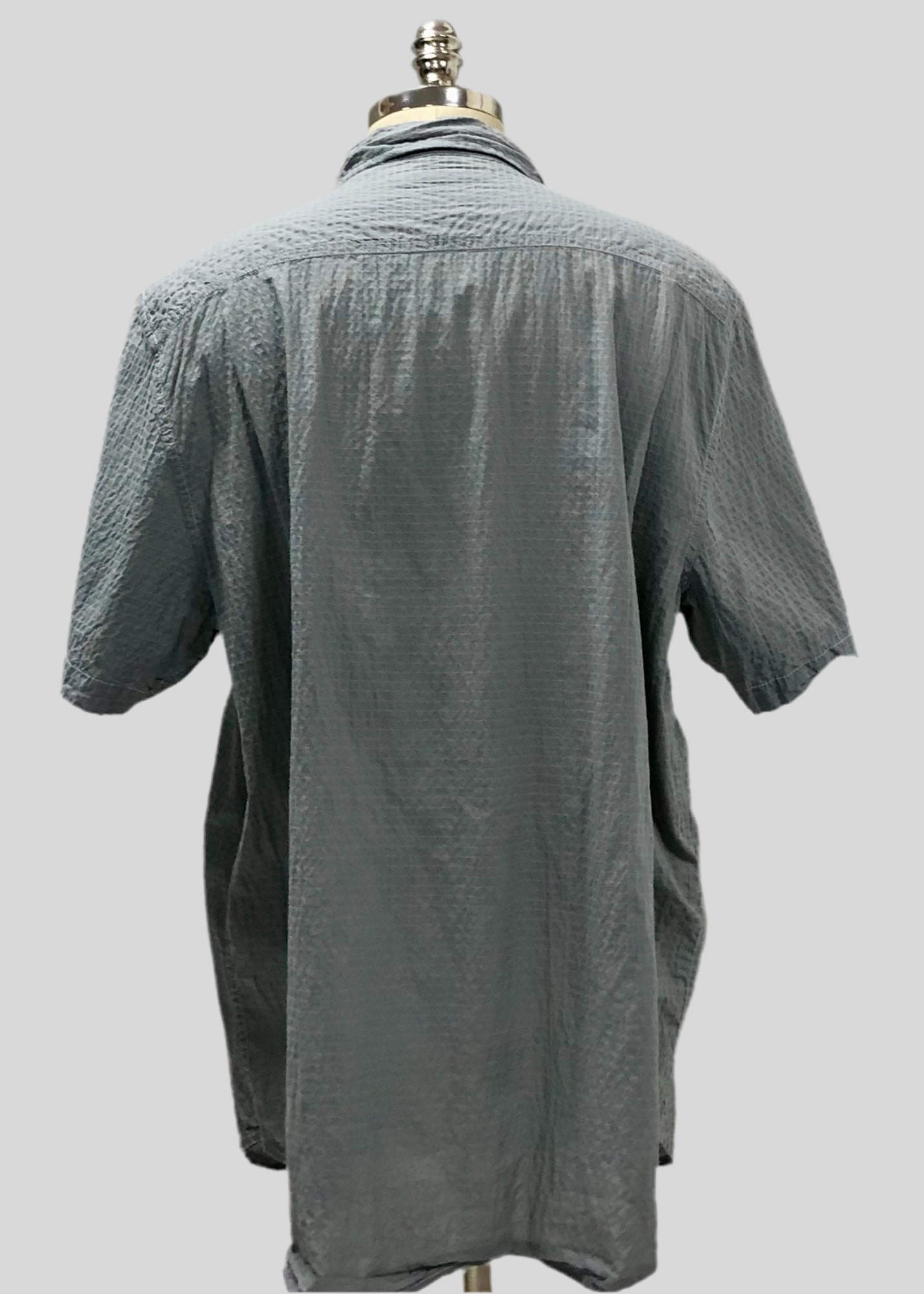 Camisa de botones Tommy Bahama 🌴 Seersucker en color gris  Talla 3XL Entalle Regular
