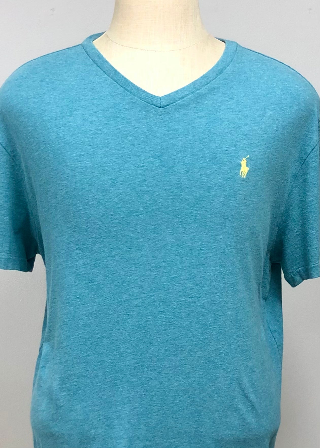 Camiseta cuello V Polo Ralph Lauren 🏇🏼 color verde esmeralda manga corta Talla Large Entalle Clásico