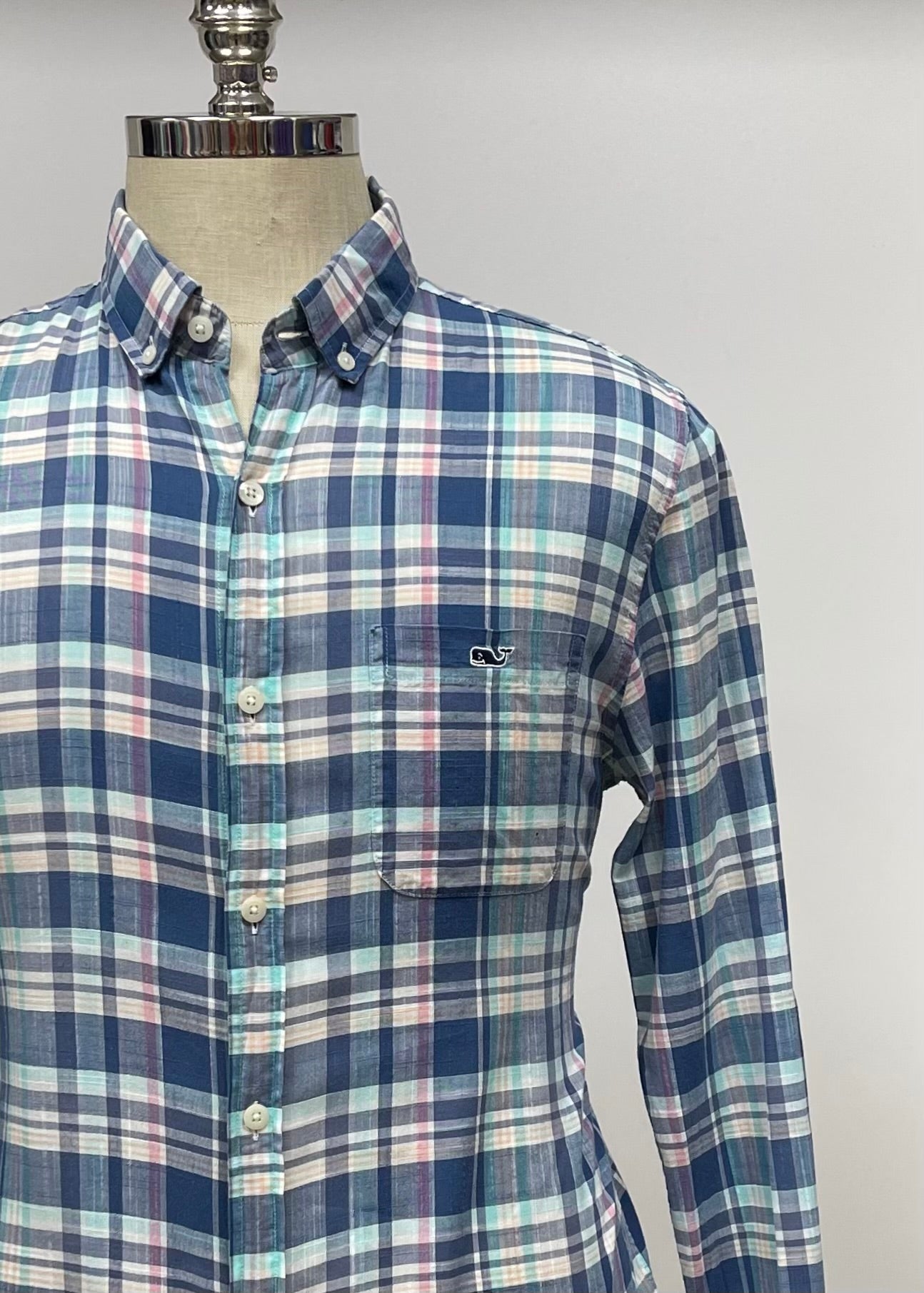 Camisa Vineyard Vines 🐳 de cuadros tartan en color azul, celeste, rosado y blanco Talla M Entalle Slim Fit