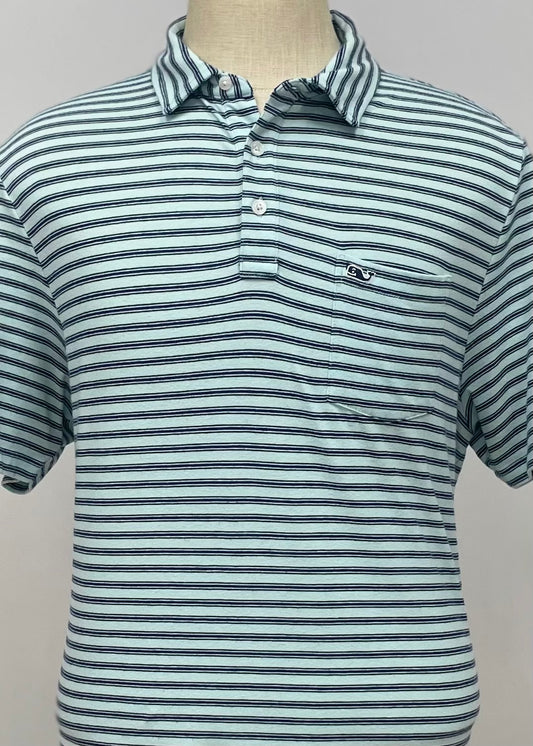 Camiseta Polo Vineyard Vines 🐳 color celeste claro con rayas en azul navy Talla L Entalle Regular