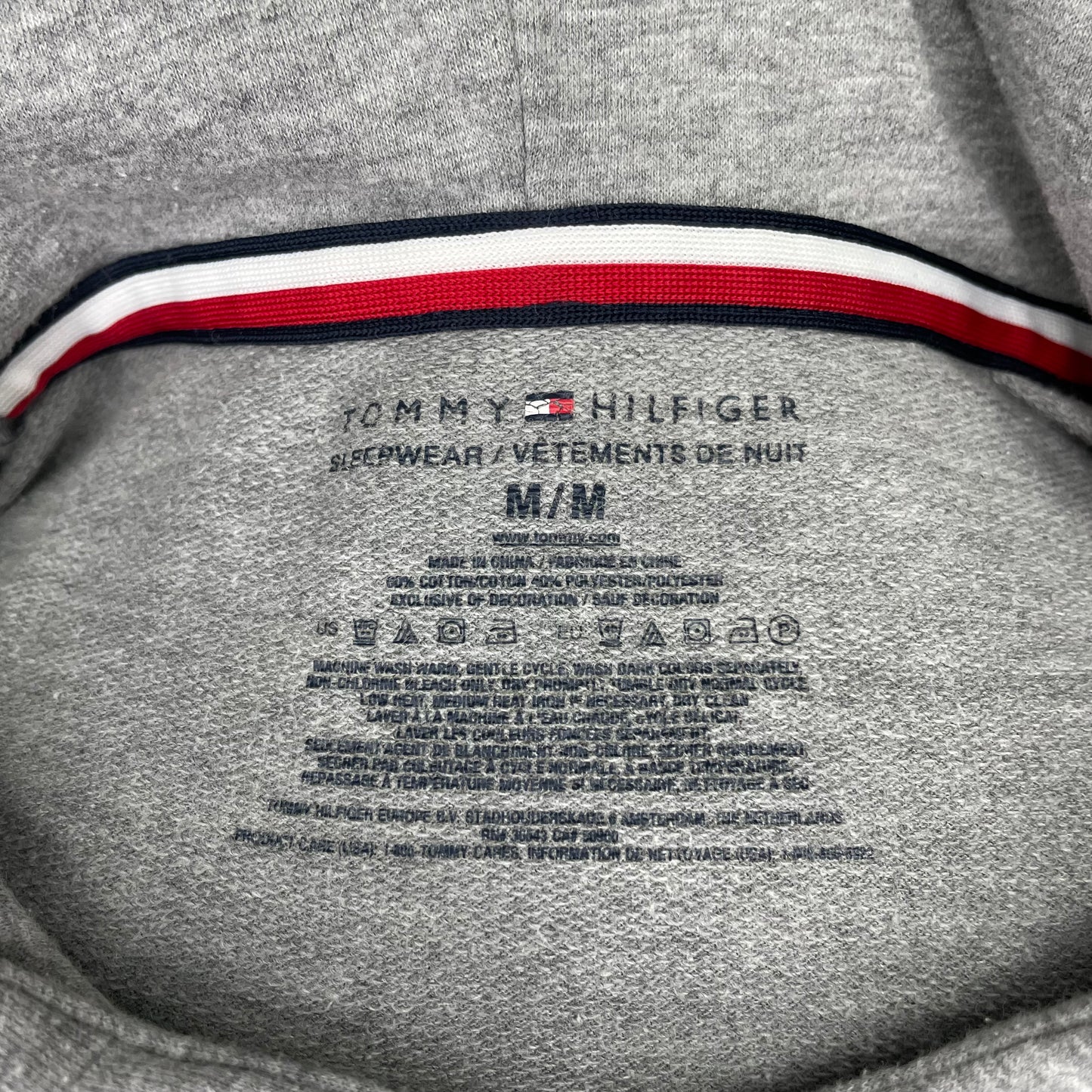 Sueter Jersey con capucha Tommy Hilfiger 🇺🇸 color gris claro y logo de bandera Talla M