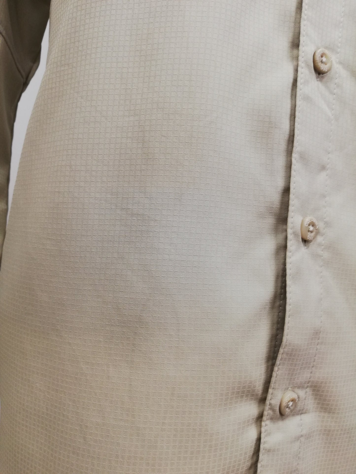 Camisa Columbia 🔹con bolsillo color Kaki claro con Omni Shade Talla S (ver descripción)