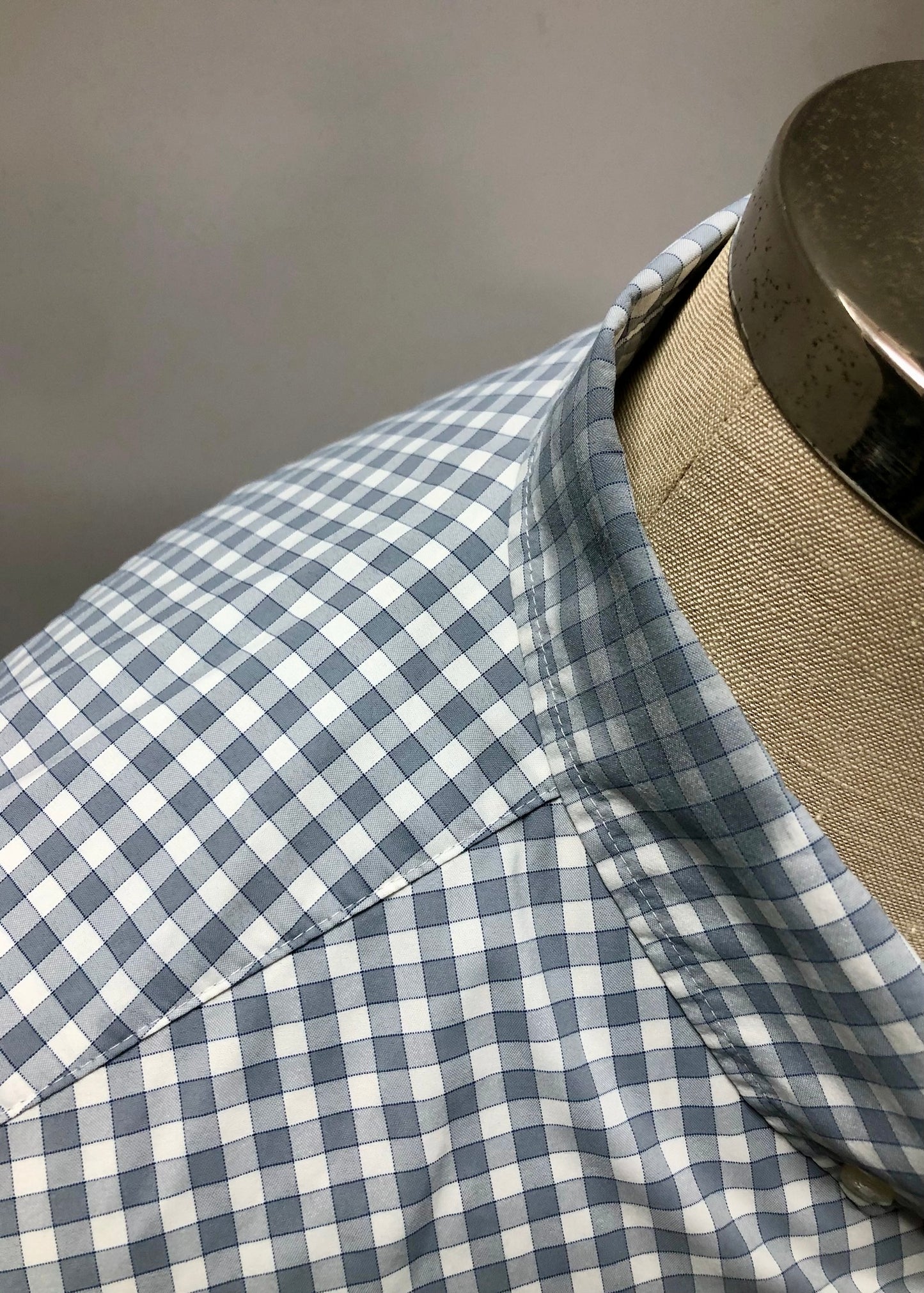 Camisa de botones Vineyard Vines 🐳 Performance de cuadros gingham en color azul navy y blanco Talla L Entalle Regular(ver descripción)