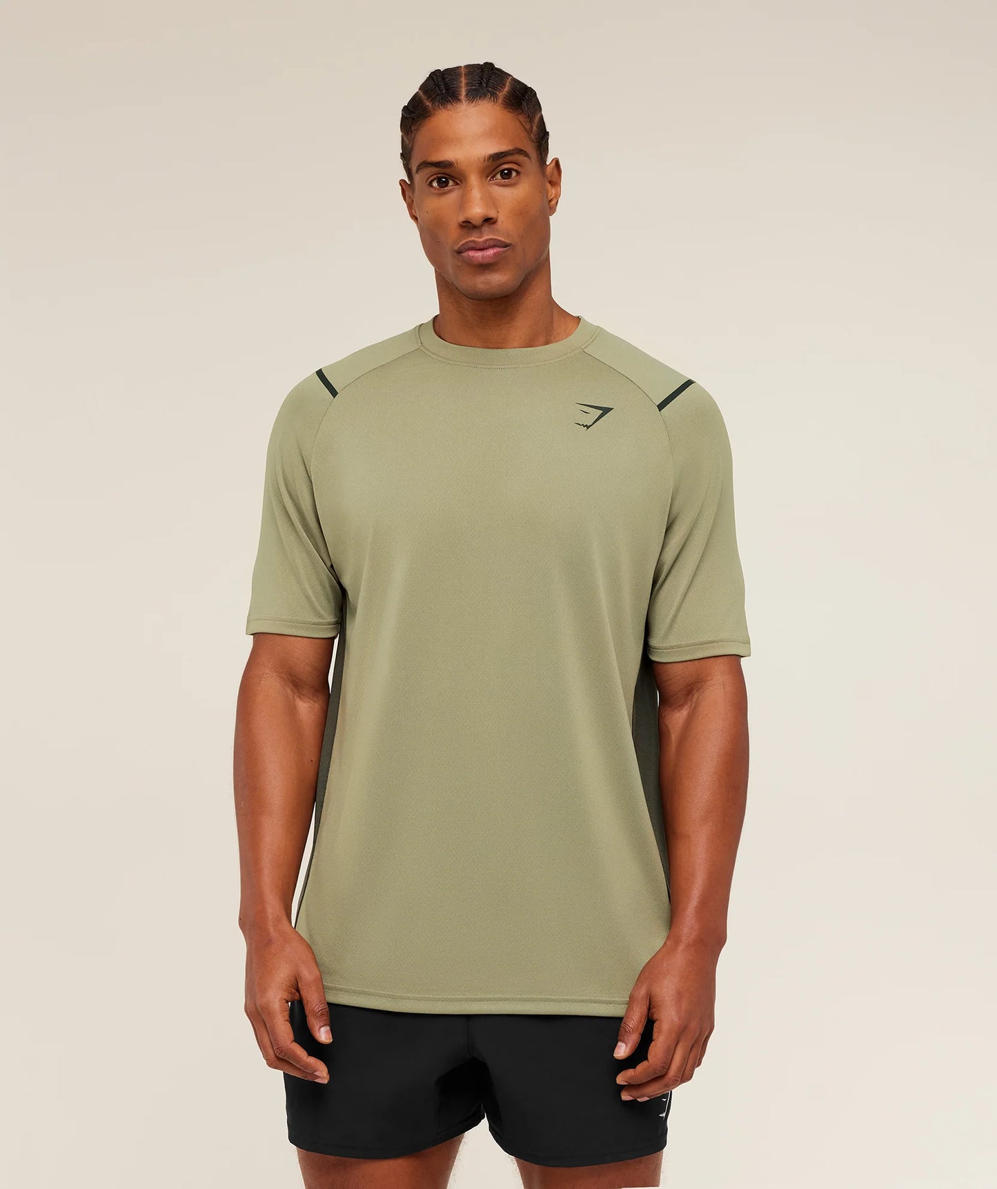 Camiseta de entrenamiento cuello redondo Gymshark 🏋🏽 color verde oliva con líneas y logo en negro Talla L