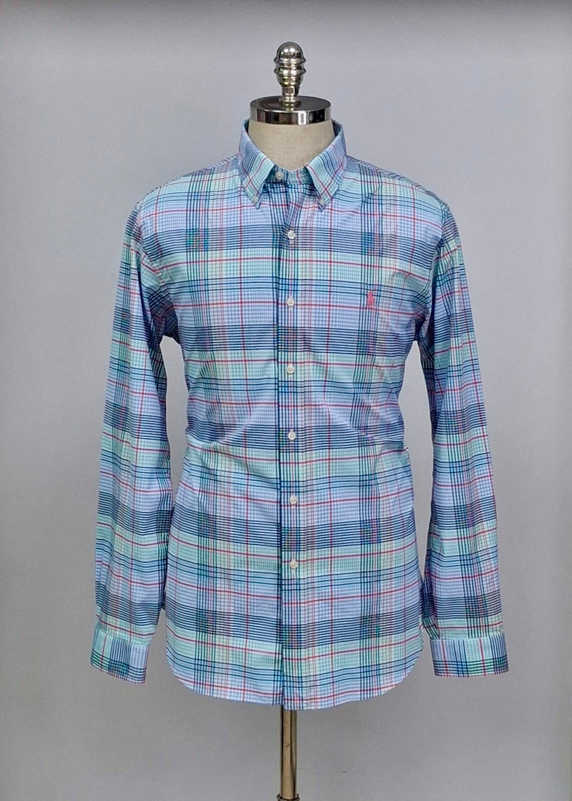 Camisa Polo Ralph Lauren 🏇🏼 con patrón de cuadros celeste, azul, rojo y verde Talla L Entalle Clásico