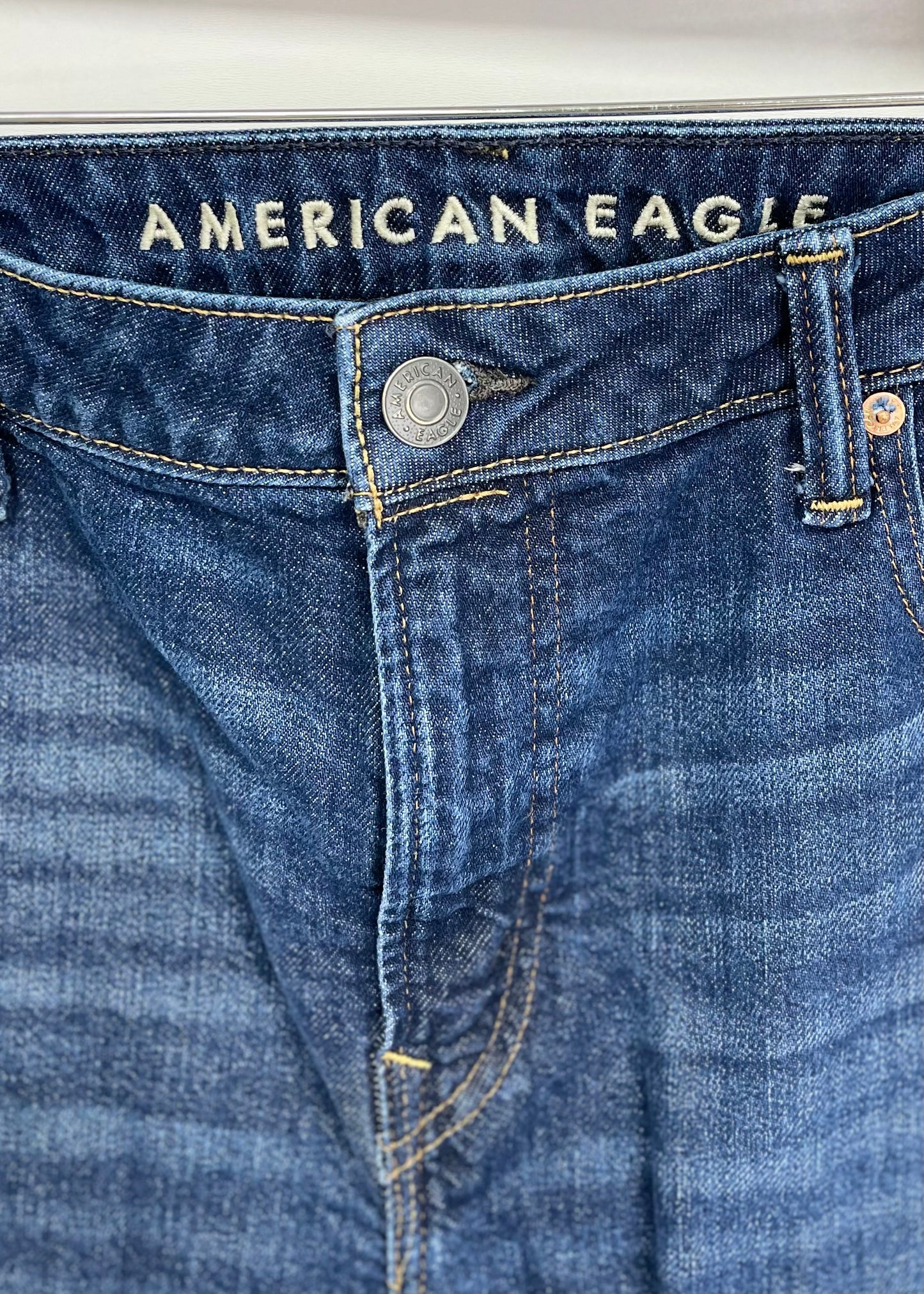 Pantalon jeans American Eagle 🦅  color azul oscuro Talla 36x30 Corte Slim Fit