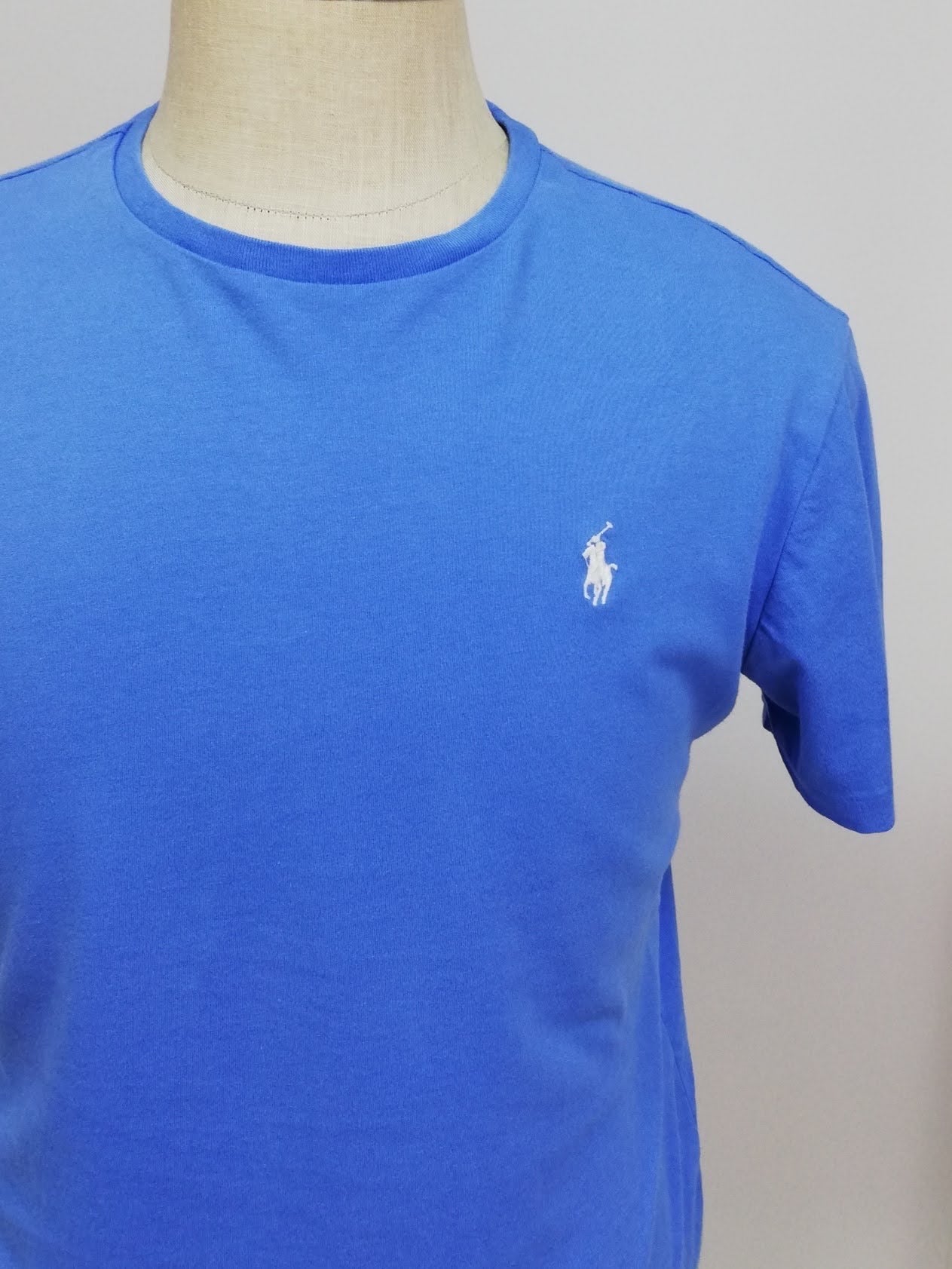 Camiseta cuello redondo Polo Ralph Lauren 🏇🏼 color celeste Talla M Entalle Regular