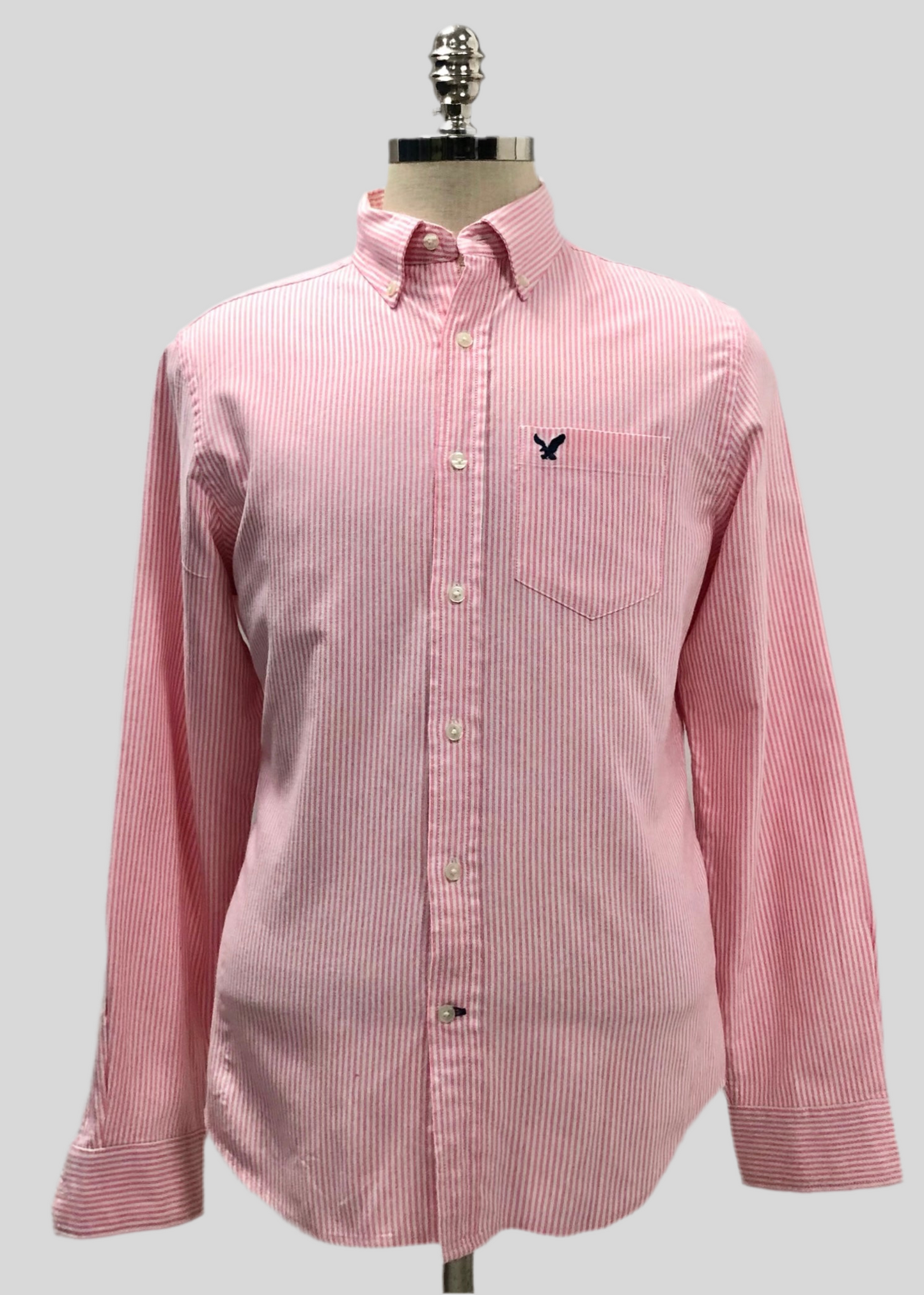 Camisa de botones American Eagle 🦅 Oxford de rayas en color rosado y blanco Talla M Entalle Clásico
