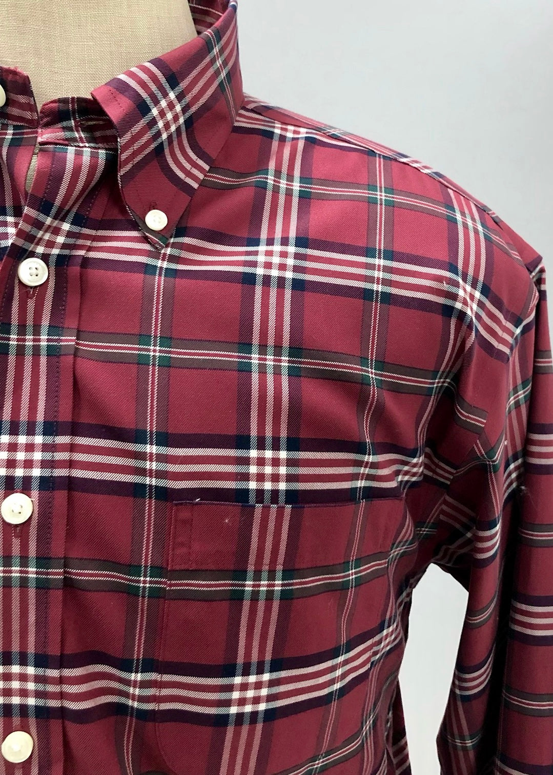 Camisa Brooks Brothers 🐑 color rojo oscuro con cuadros en azul navy y blanco Talla L Entalle Regular