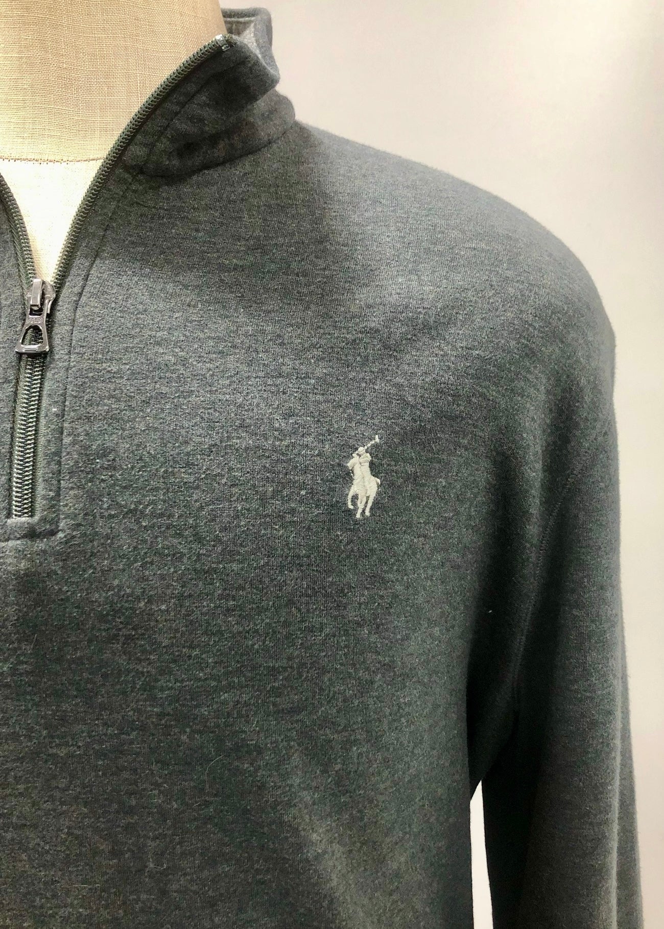 Sueter Jersey de botones Polo Ralph Lauren 🏇🏼 color gris oscuro con logo blanco Talla XL
