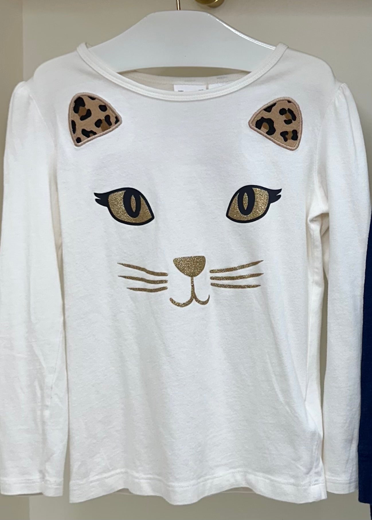 Camiseta manga larga de niña Carter’s🪁 Color blanco con diseño de carita de gato Talla 4/5