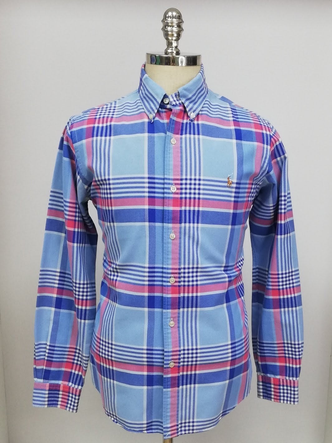 Camisa Polo Ralph Lauren 🏇🏼 Oxford con patron de cuadros tartán en color celeste, azul y rosado Talla M Entalle Clásico (ver descripción)