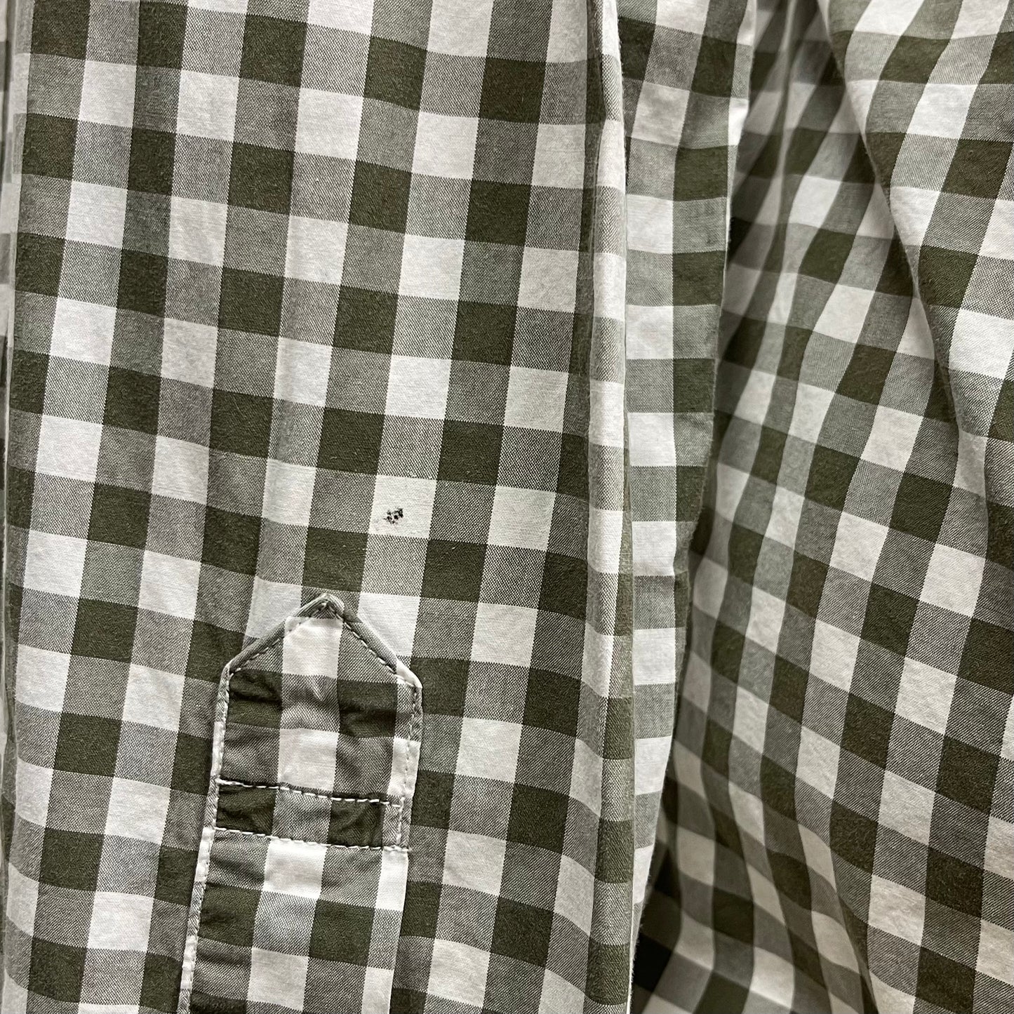 Camisa Brooks Brothers 🐑 con patron de cuadros gingham en verde oliva y blanco Talla L Entalle Regular (ver descripción)