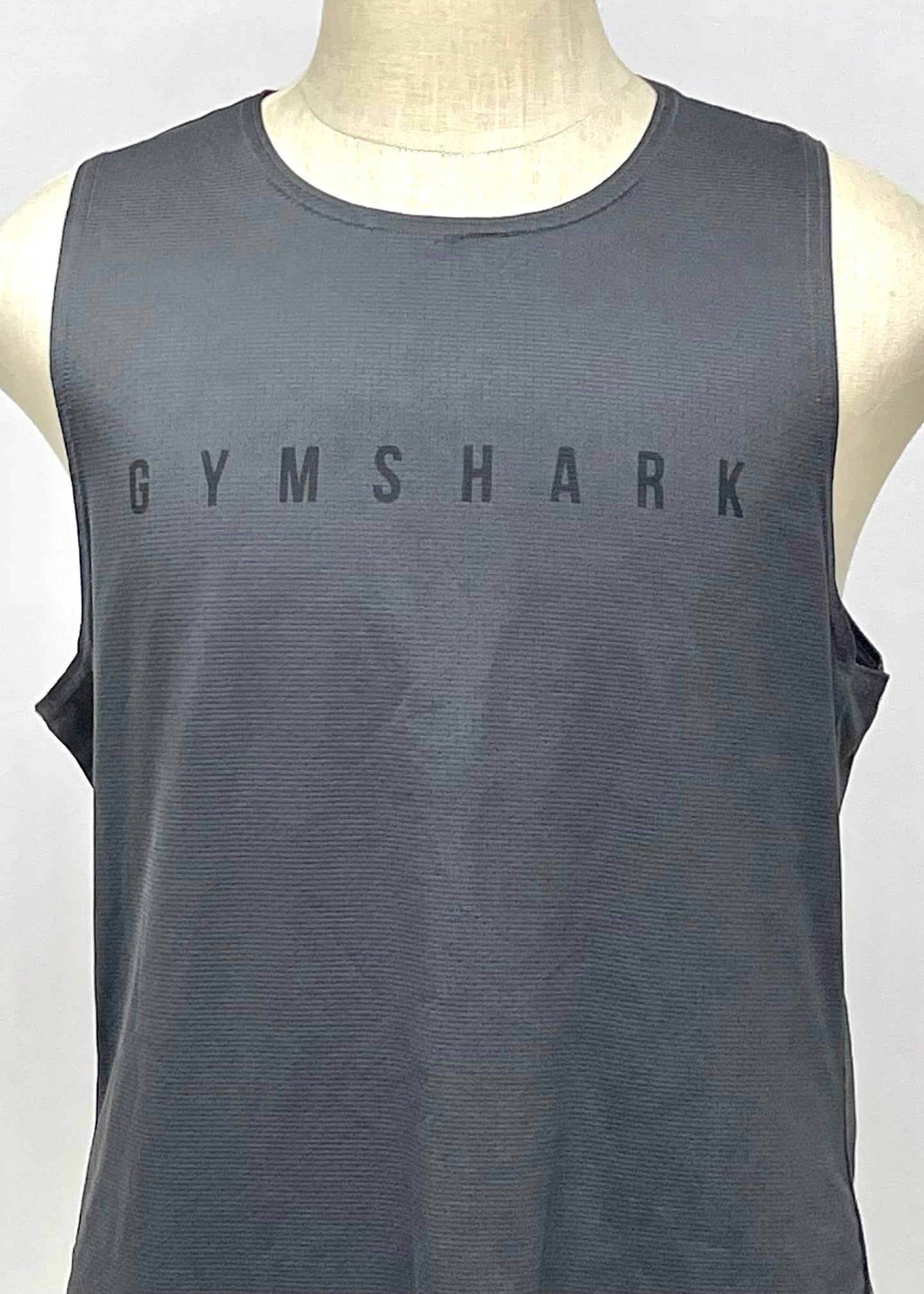 Camiseta de entrenamiento sin mangas Gymshark 🏋🏽 color gris y logo de letras en gris oscuro Talla L