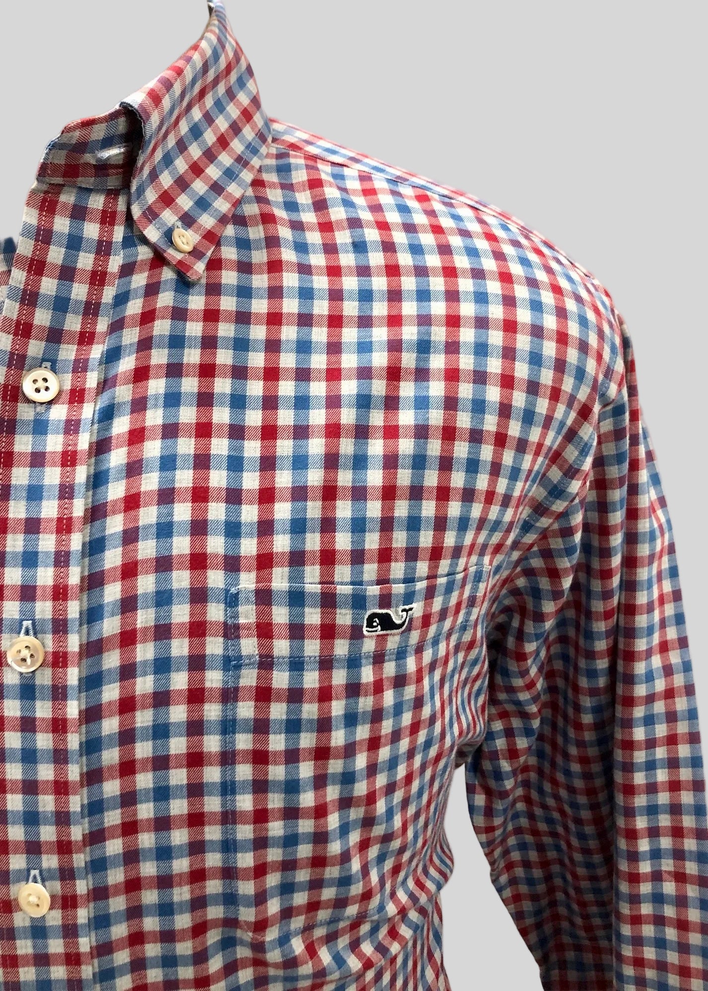 Camisa de botones Vineyard Vines 🐳 color blanco de cuadros en color rojo y azul Talla L Entalle Slim Fit