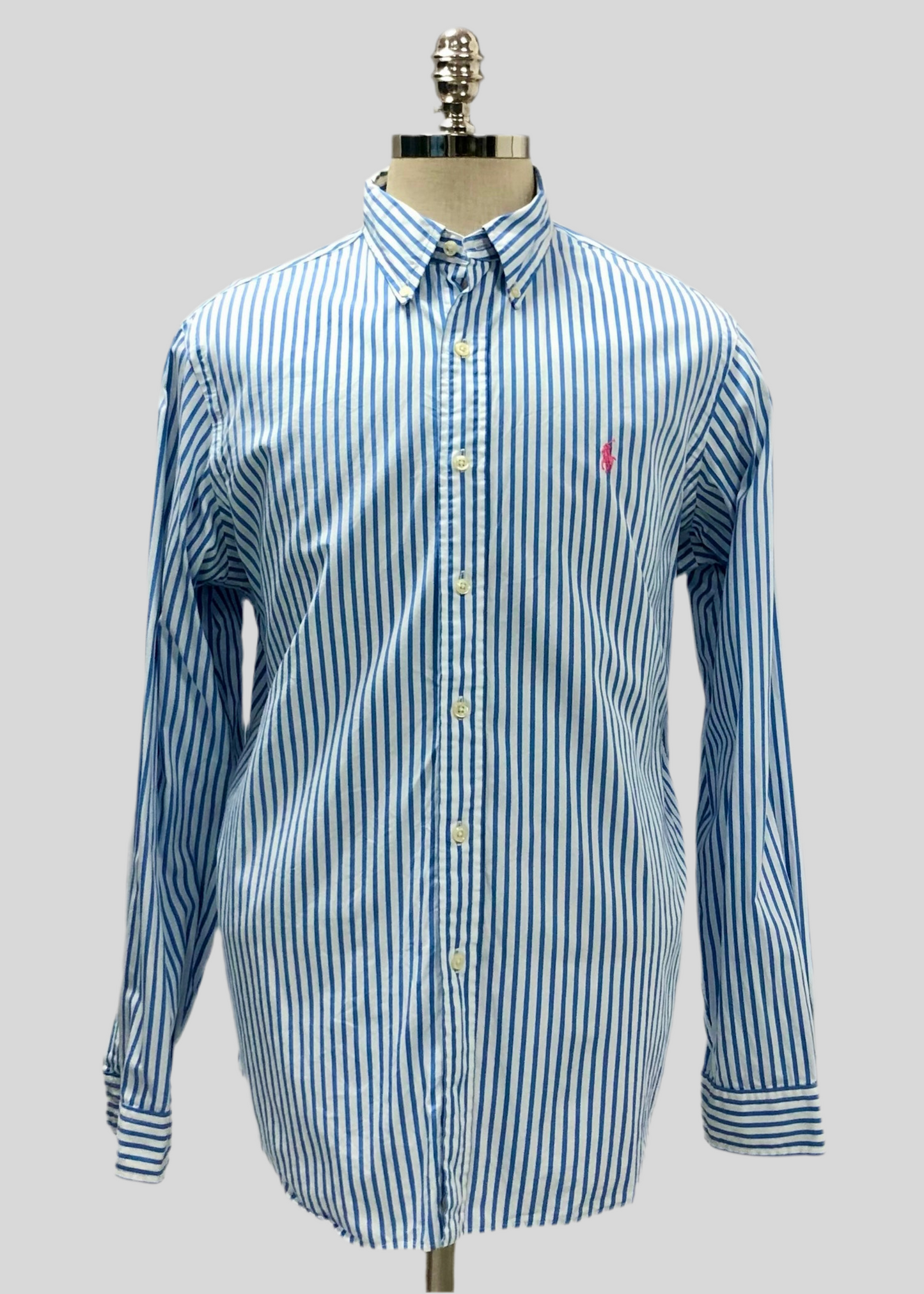 Camisa Polo Ralph Lauren 🏇🏼 color blanco con patron de rayas en color celeste Talla L Entalle Regular