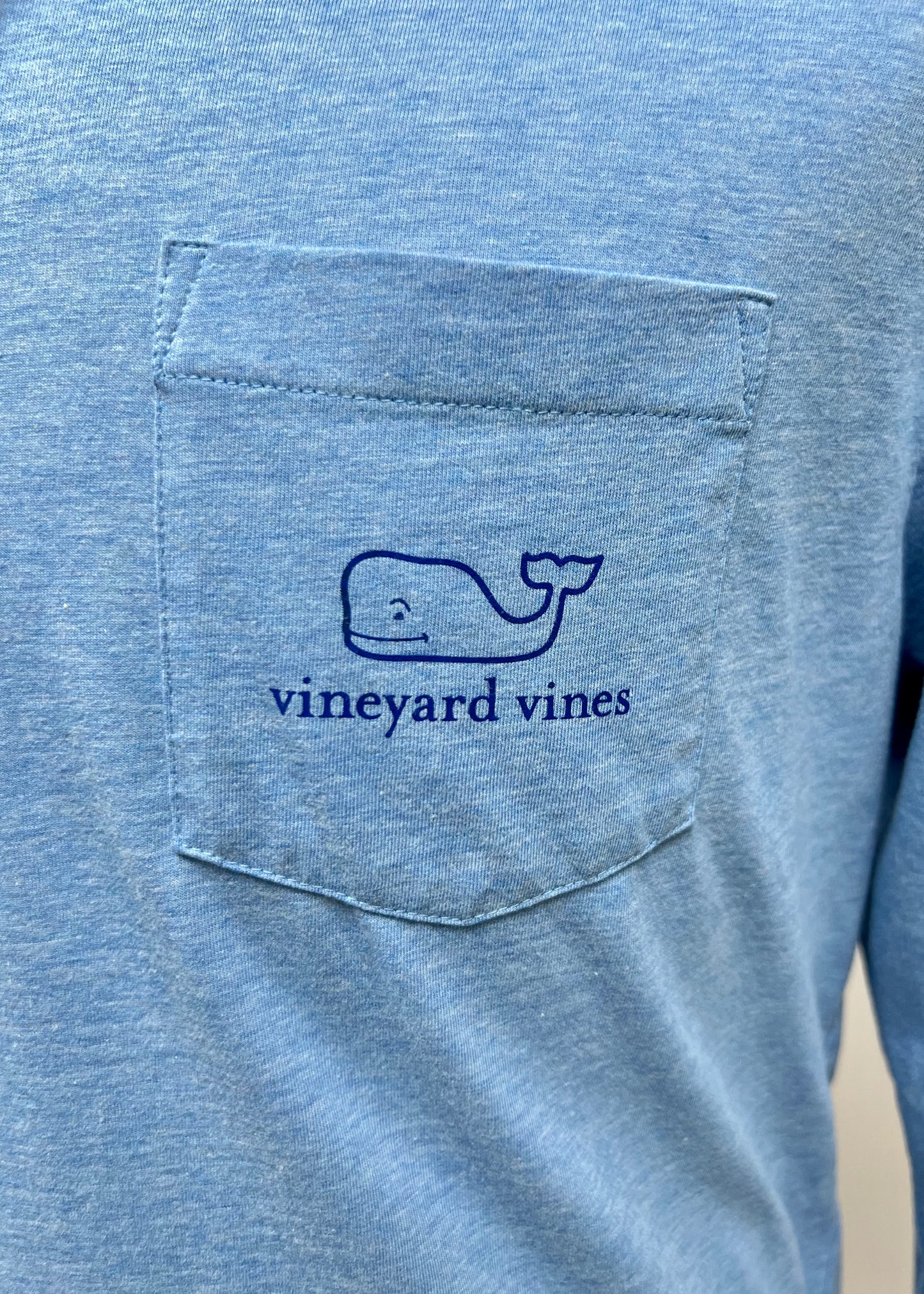 Camiseta con capucha Vineyard Vines 🐳 color celeste con logo de Ballena en bolsillo Talla Medium