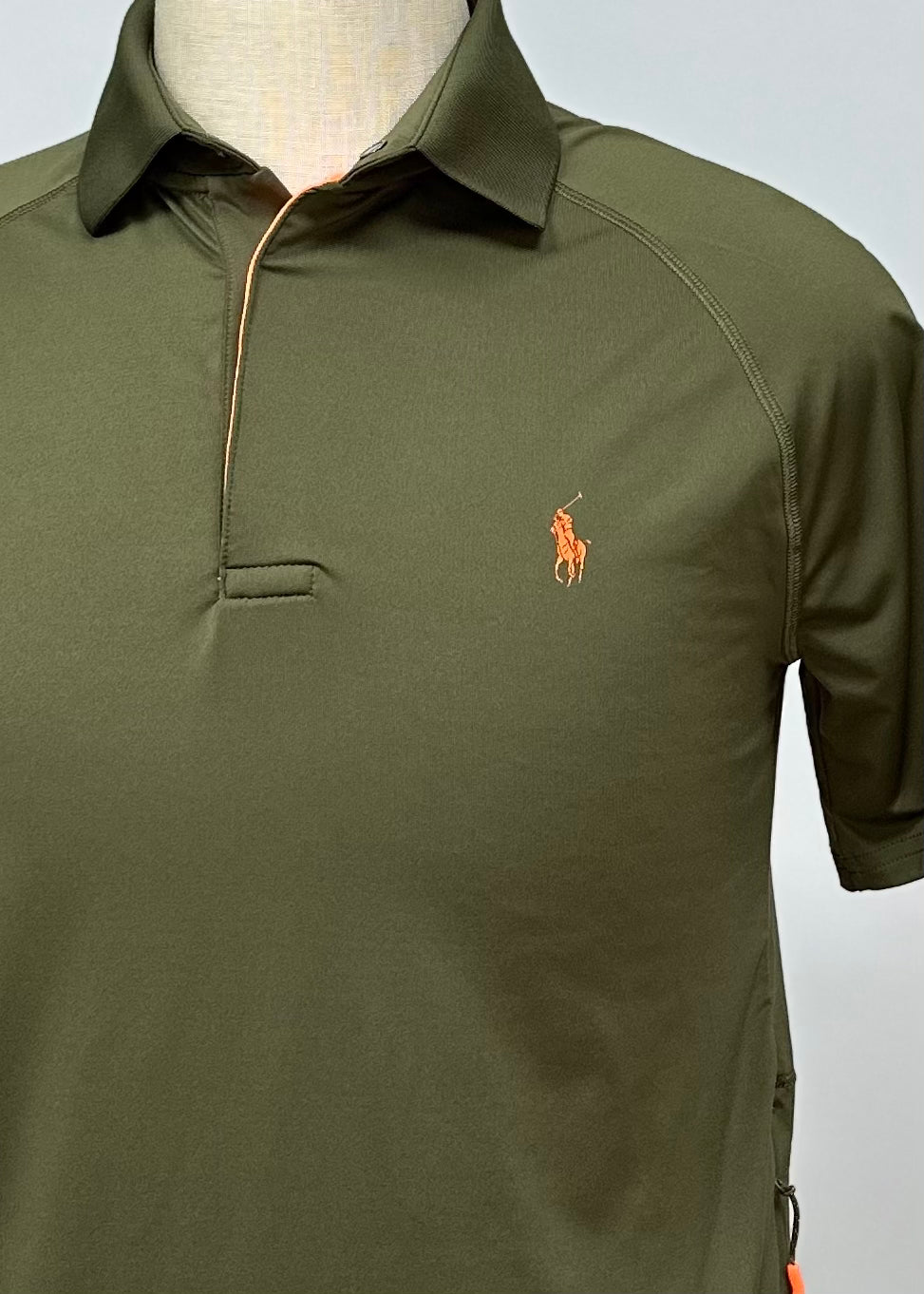 Camiseta Polo Ralph Lauren 🏇🏼 Tela performance color verde oliva Talla S Entalle Regular