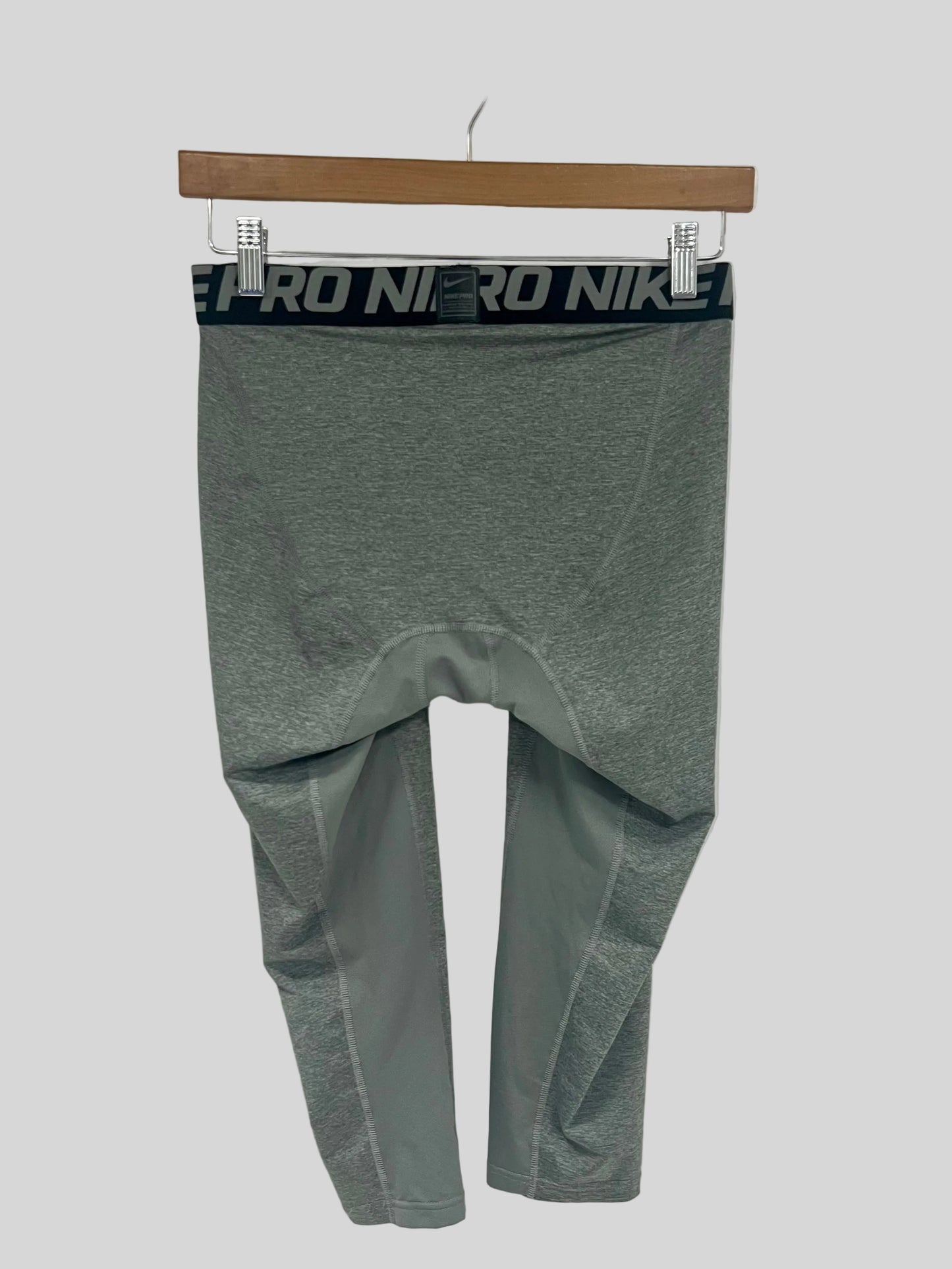 Malla de entrenamiento licra Nike ✔️ Pro Dri-FIT de 3/4 de largo para hombre en Color gris cintura negro Talla XXL