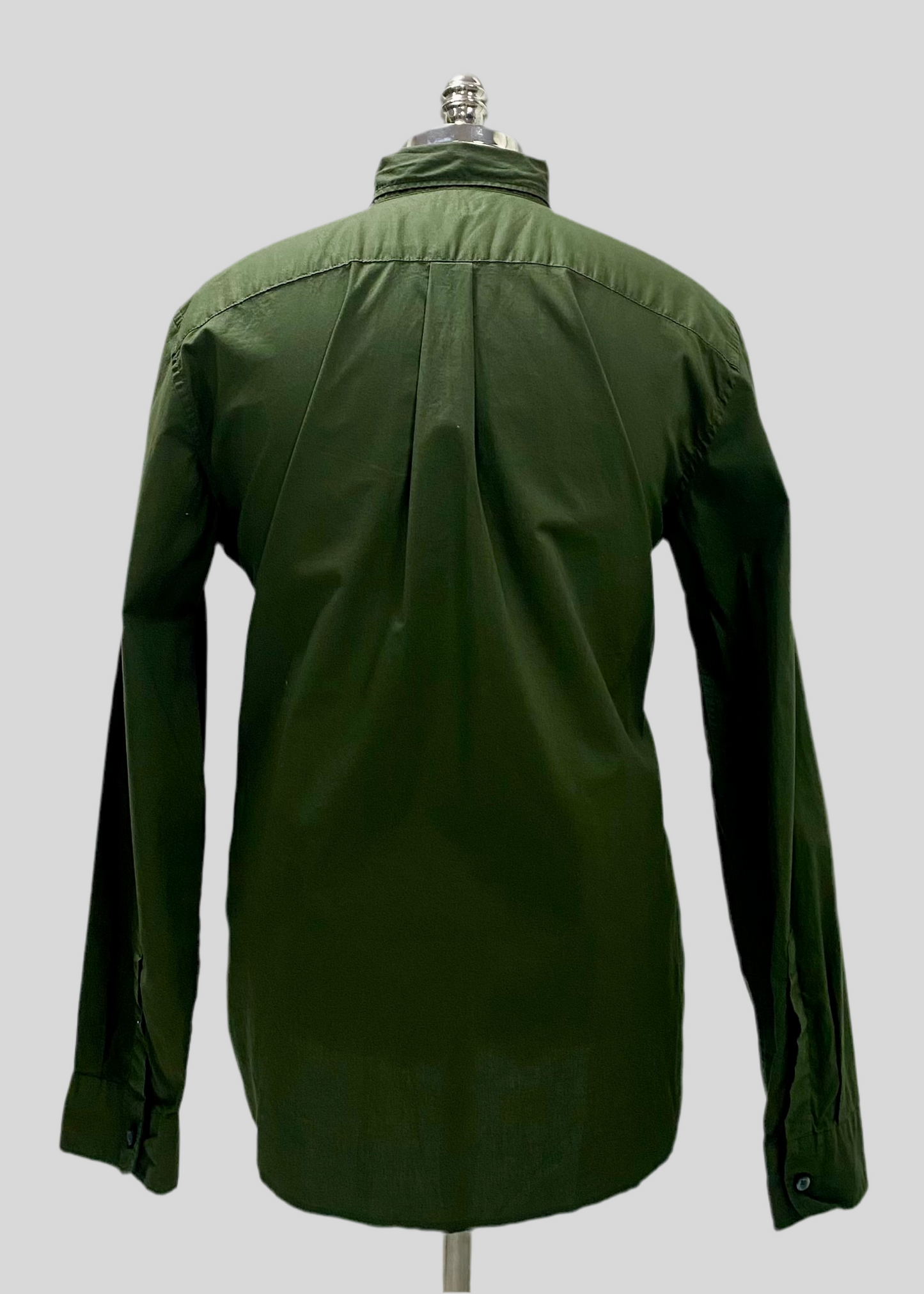 Camisa de botones GAP  color verde oliva Talla L Entalle Regular