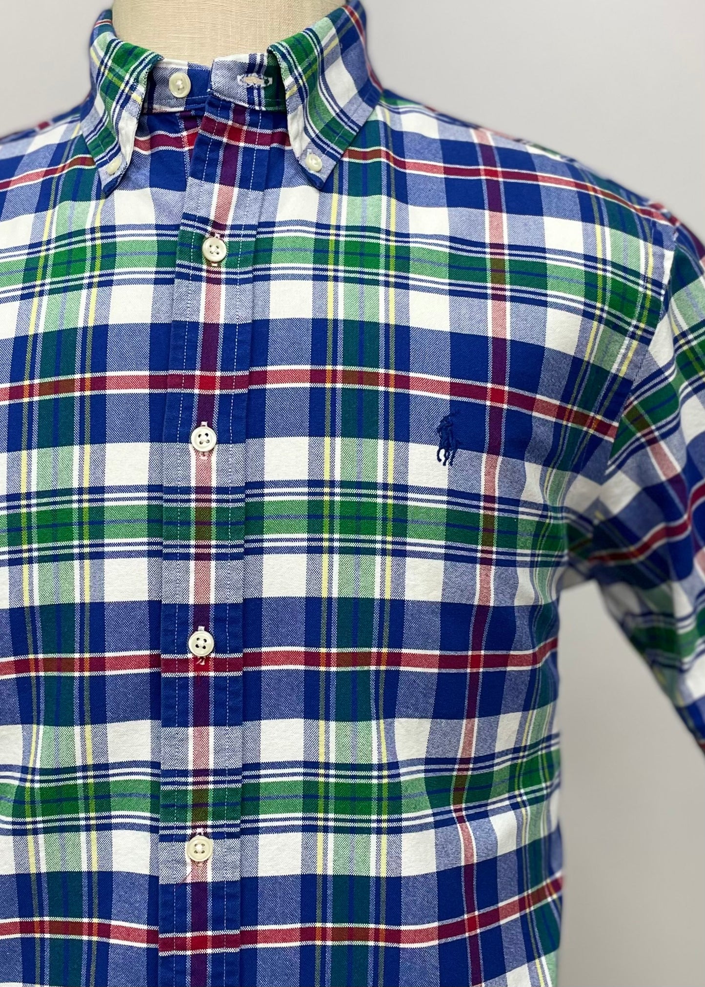 Camisa Polo Ralph Lauren 🏇🏼 Oxford con patron de cuadros en color azul, rojo, verde y blanco Talla M Entalle Clásico