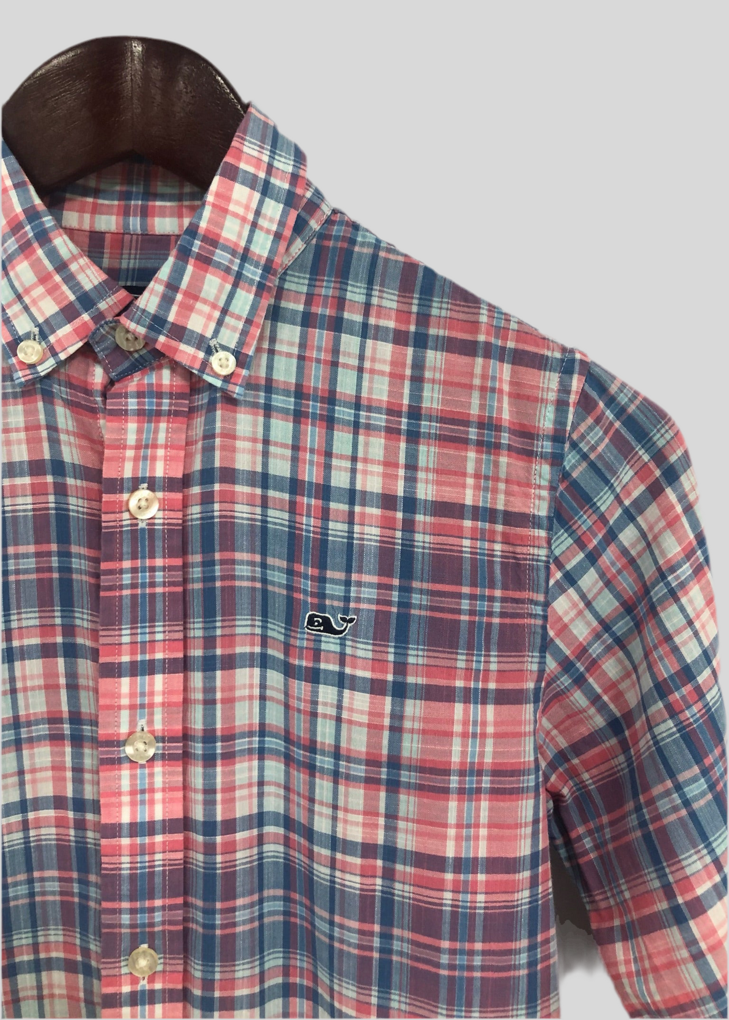 Camisa de niño Vineyard Vines 🐳 con patrón de cuadros en color rosado, azul y blanco Talla S (8-10) Entalle Regular