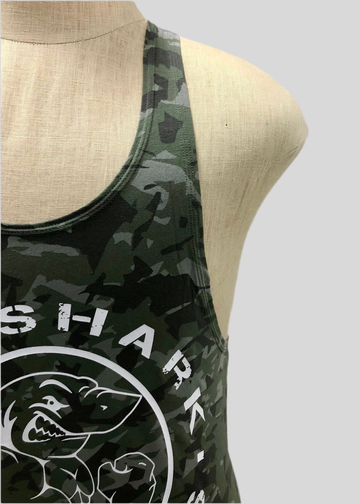 Camiseta de entrenamiento sin mangas Gymshark 🏋🏽 Diseño de camuflaje en color verde y gris Talla S
