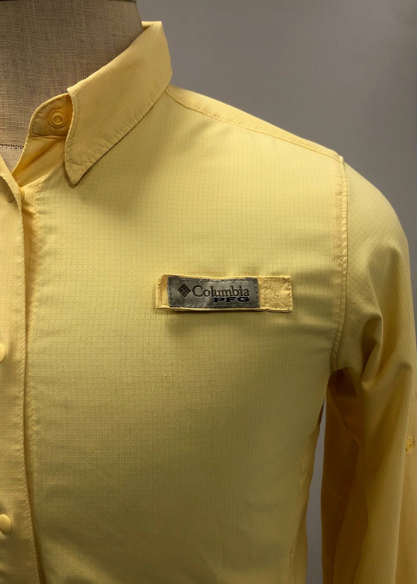 Camisa de mujer Columbia 🔹color amarillo claro con Omni Shade Manga larga Talla S (ver descripción)