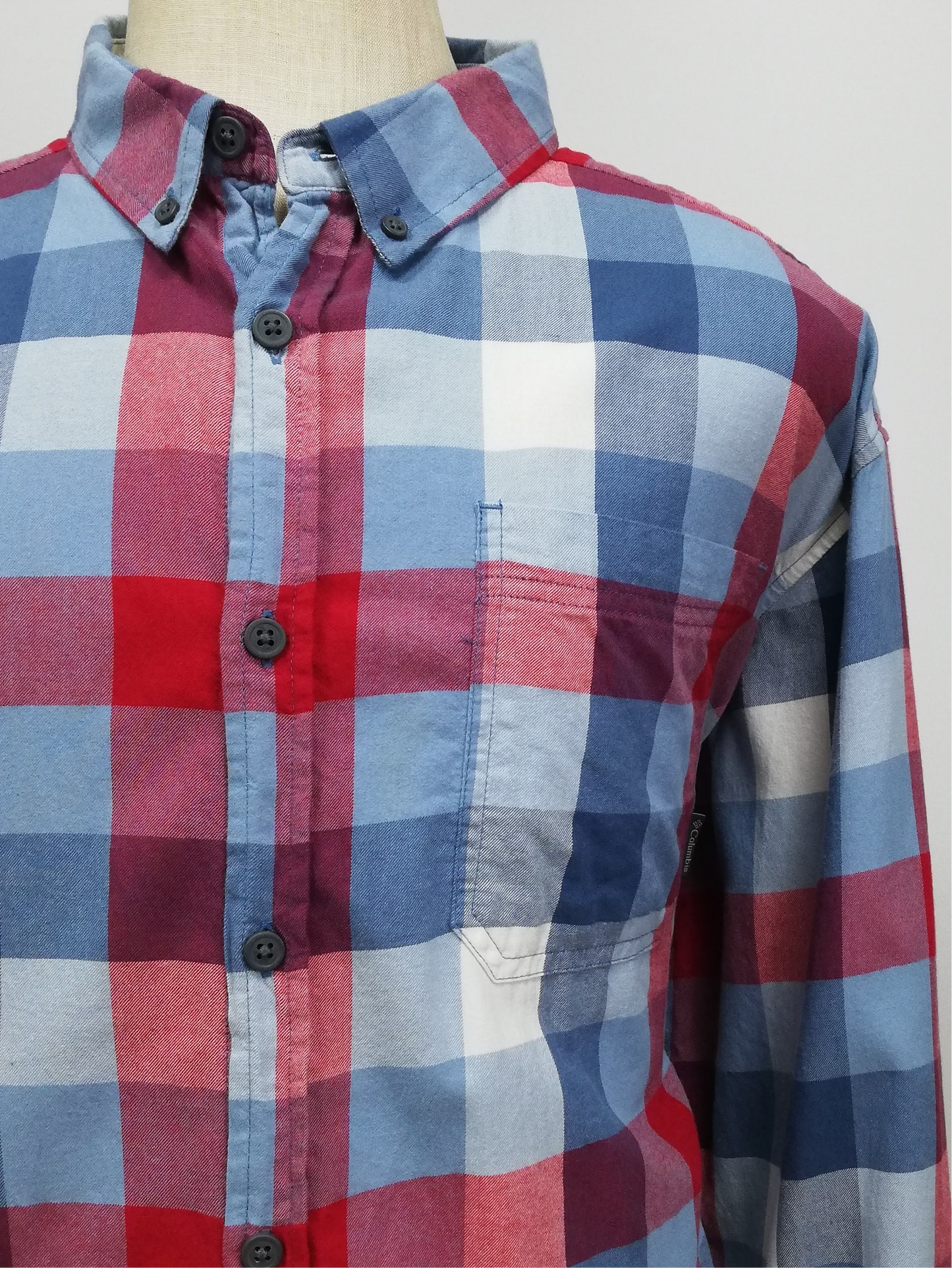 Camisa Columbia 🔹 Con patrón de cuadros en color rojo, azul y blanco Talla XXL