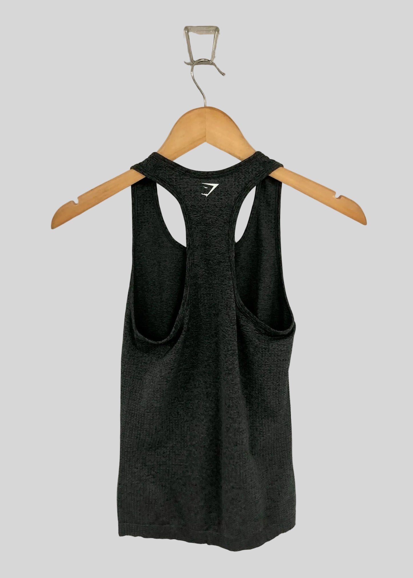 Camiseta sin mangas de mujer Gymshark Performance en color gris oscuro Talla S