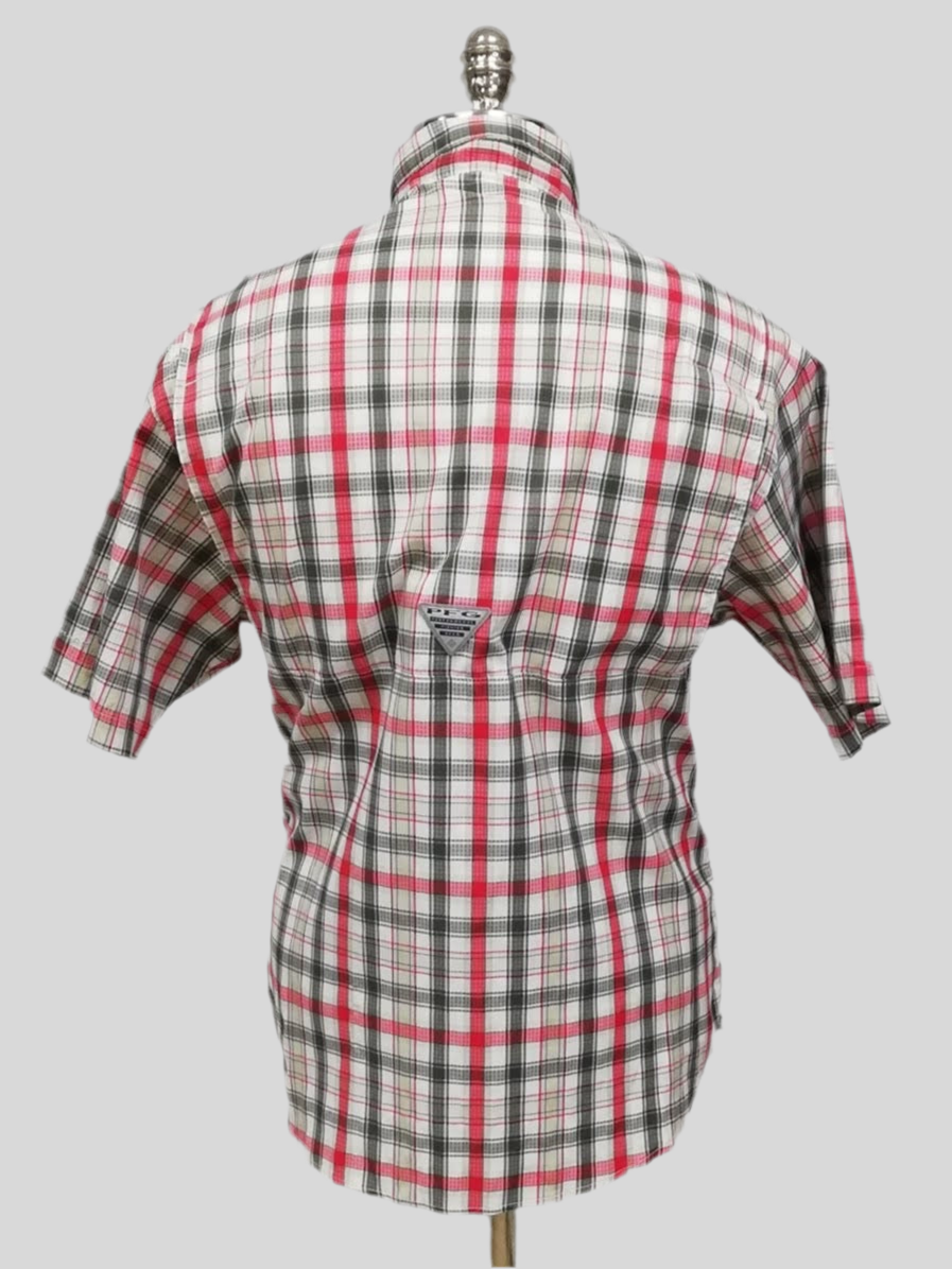 Camisa Columbia 🔹con patrón de cuadros rojo, verde oscuro y crema con Omni Shade Manga corta Talla M