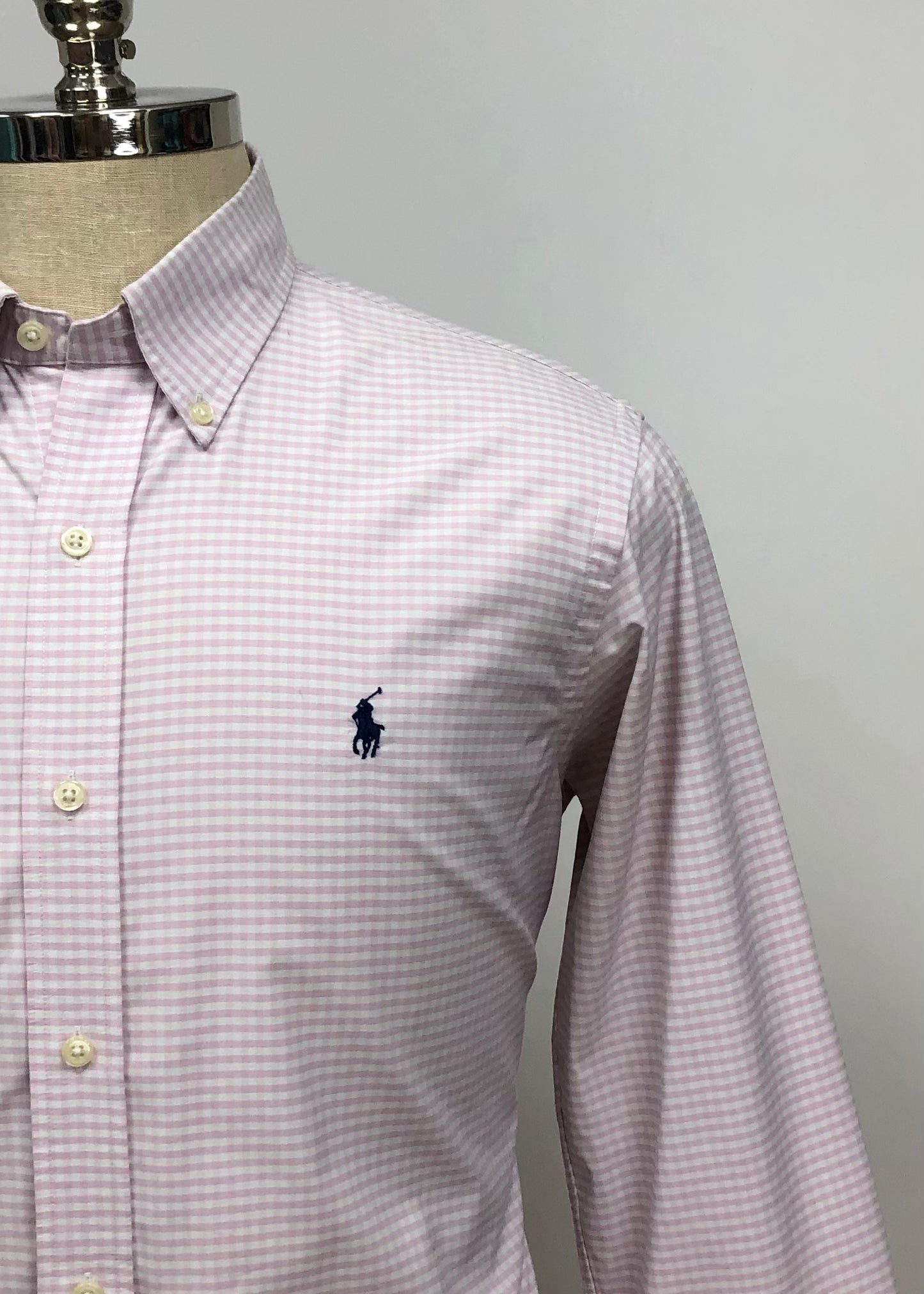 Camisa Polo Ralph Lauren 🏇🏼 color blanco con patron de cuadros rosado claro Talla M Entalle Clásico