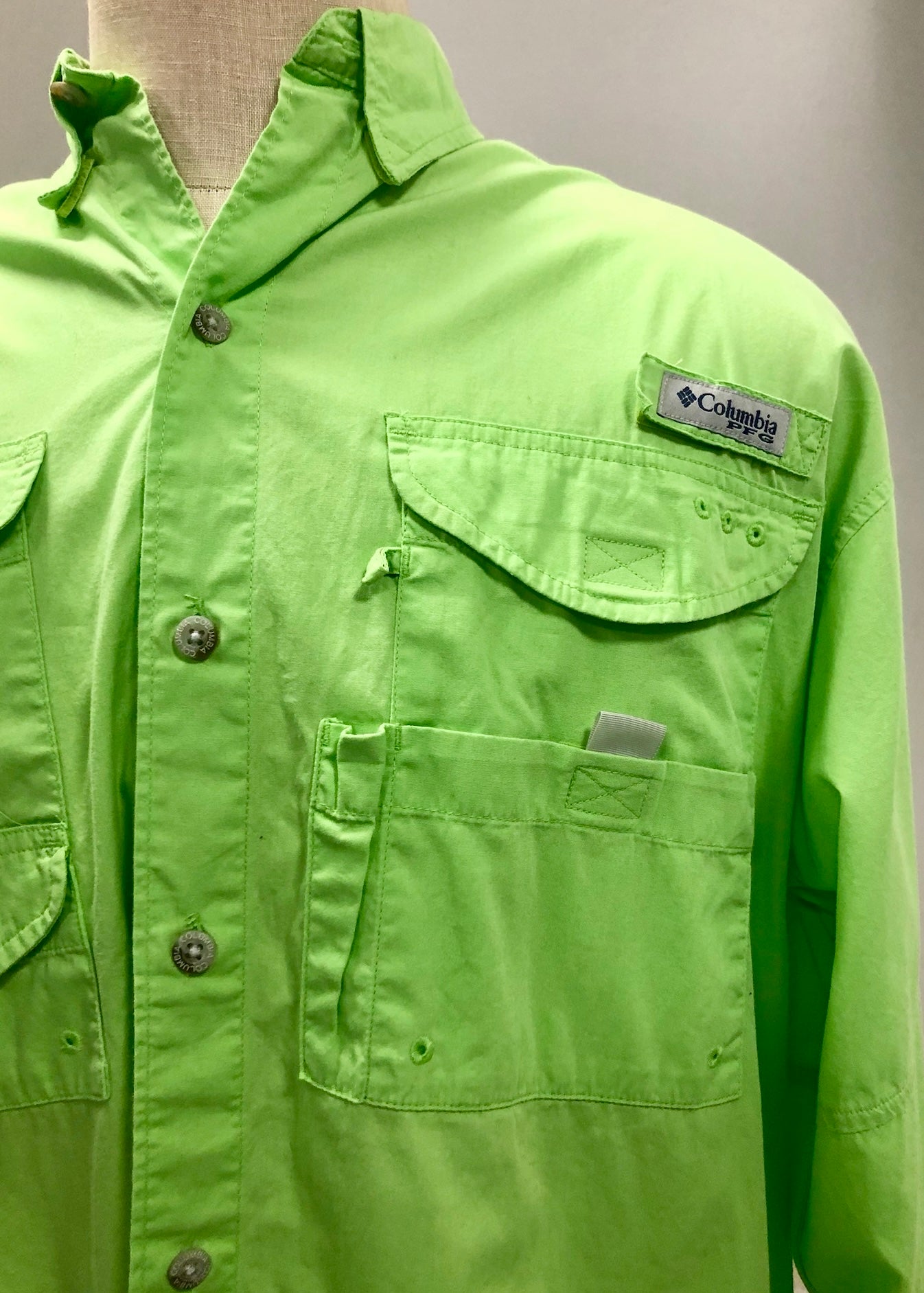 Camisa Columbia 🔹Modelo Superhead color verde intenso con Omni Shade Manga larga Talla L