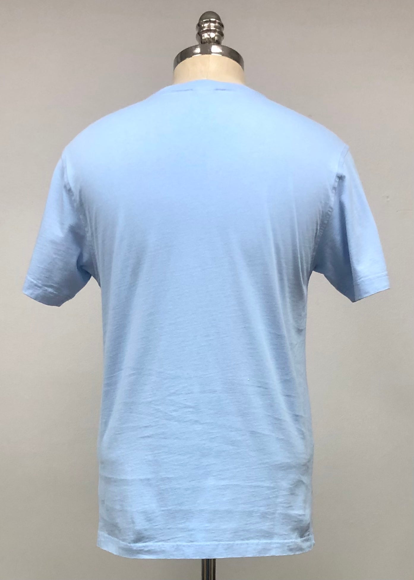 Camiseta cuello redondo Brooks Brothers 🐑 color celeste y logo blanca Talla Small