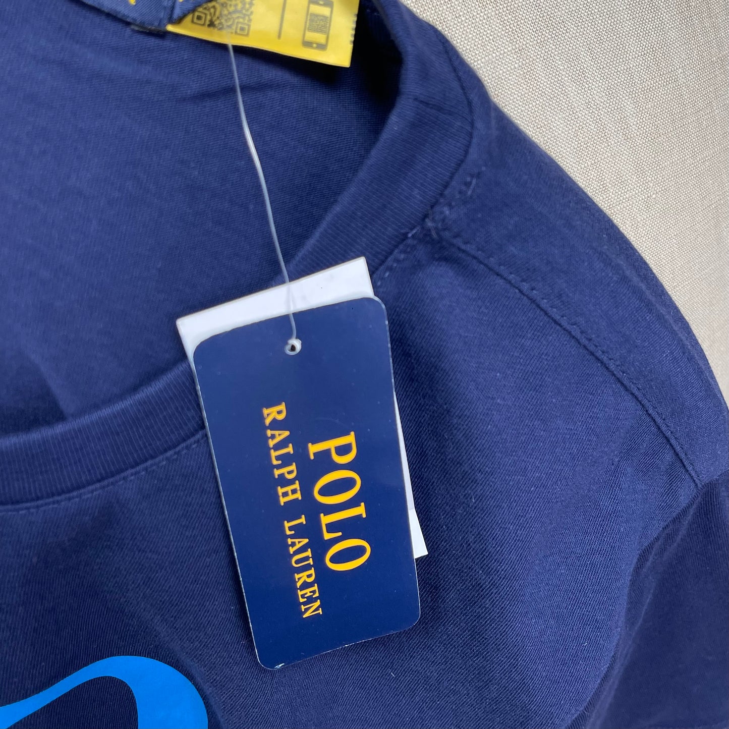 Camiseta cuello redondo Polo Ralph Lauren 🏇🏼 color azul navy con diseño en letras Polo multicolor Talla S Entalle Regular