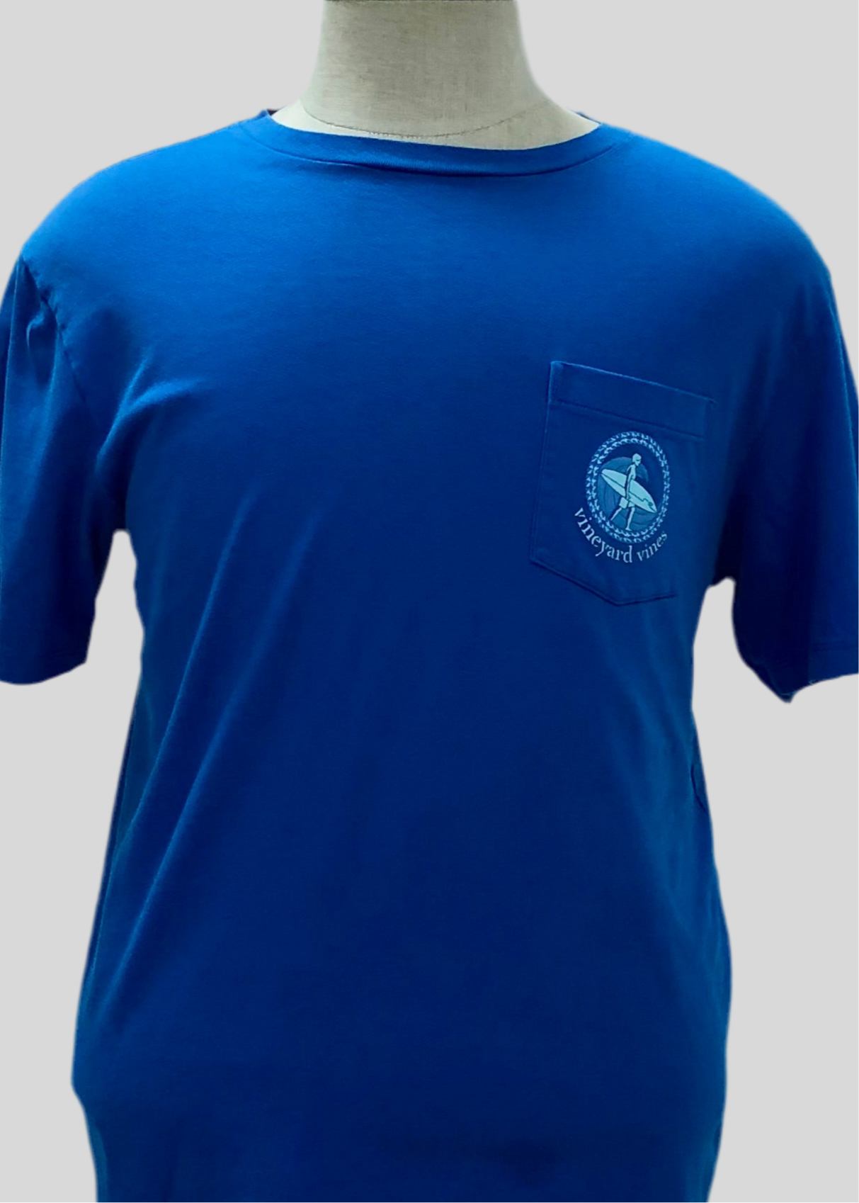 Camiseta de bolsillo Vineyard Vines 🐳 color azul con Diseño de Surf en celeste Talla M