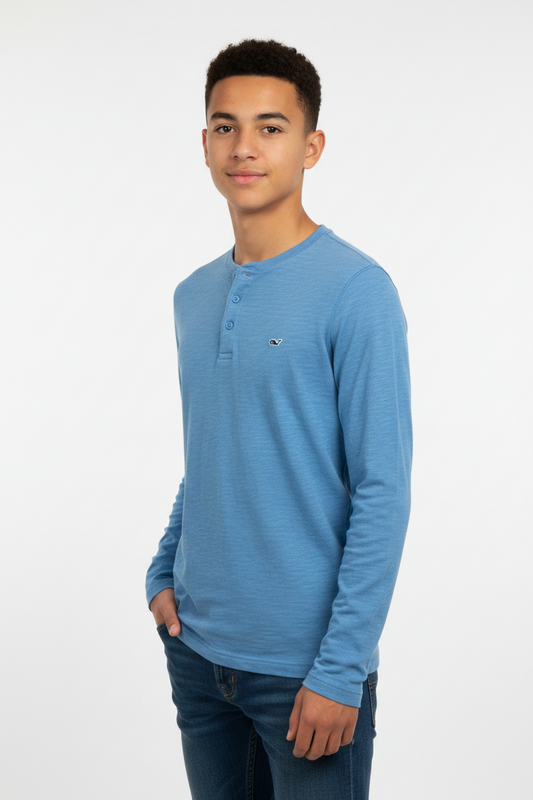 Camiseta Henley con botones marca Vineyard Vines 🐳 color celeste Talla L de niño