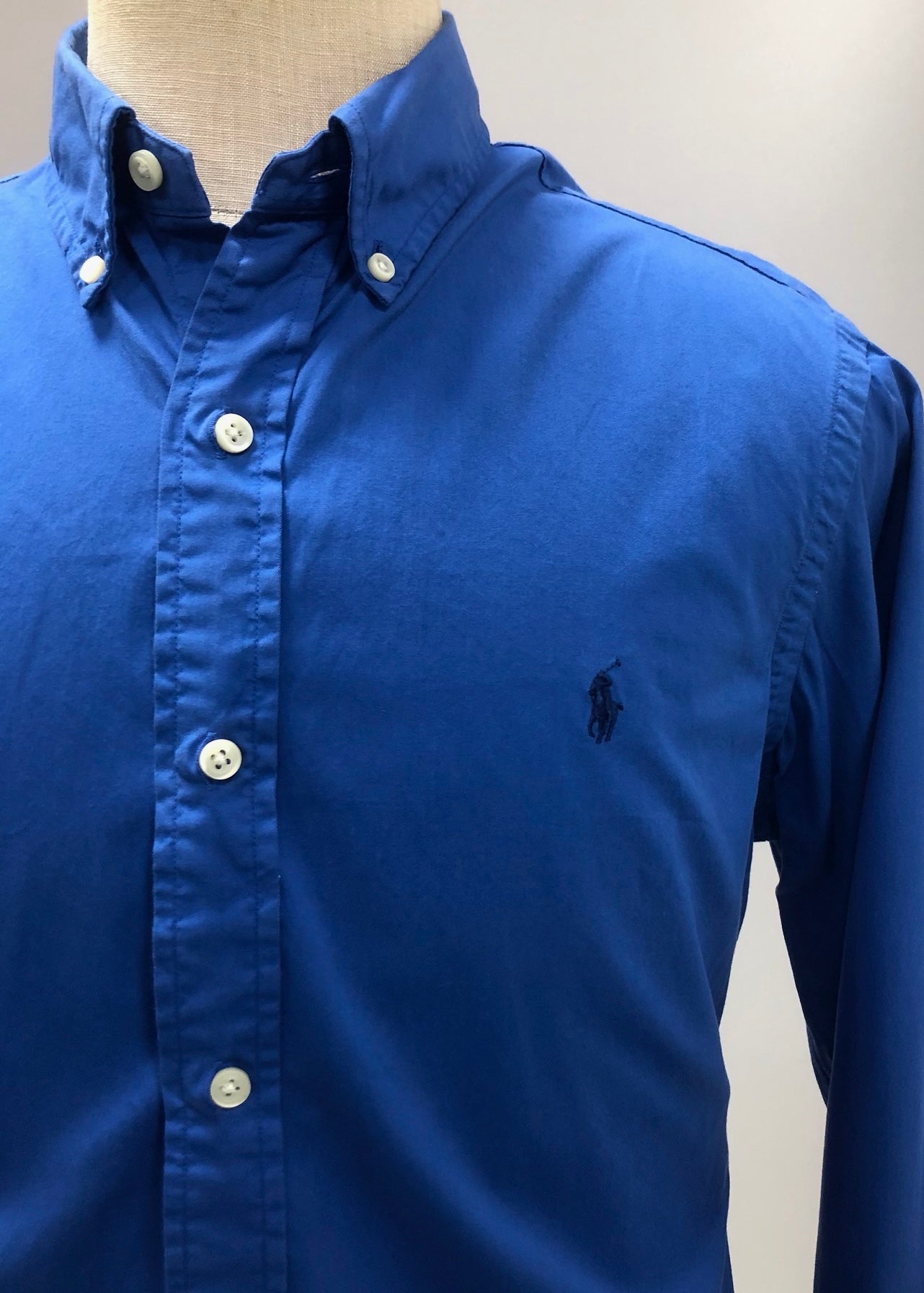 Camisa de botones Polo Ralph Lauren 🏇🏼  en color azul Talla L Entalle Clásico