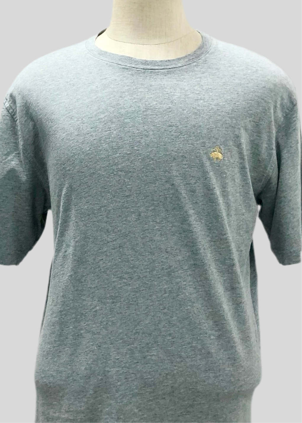 Camiseta cuello redondo Brooks Brothers 🐑 color gris claro y logo dorado Talla XL