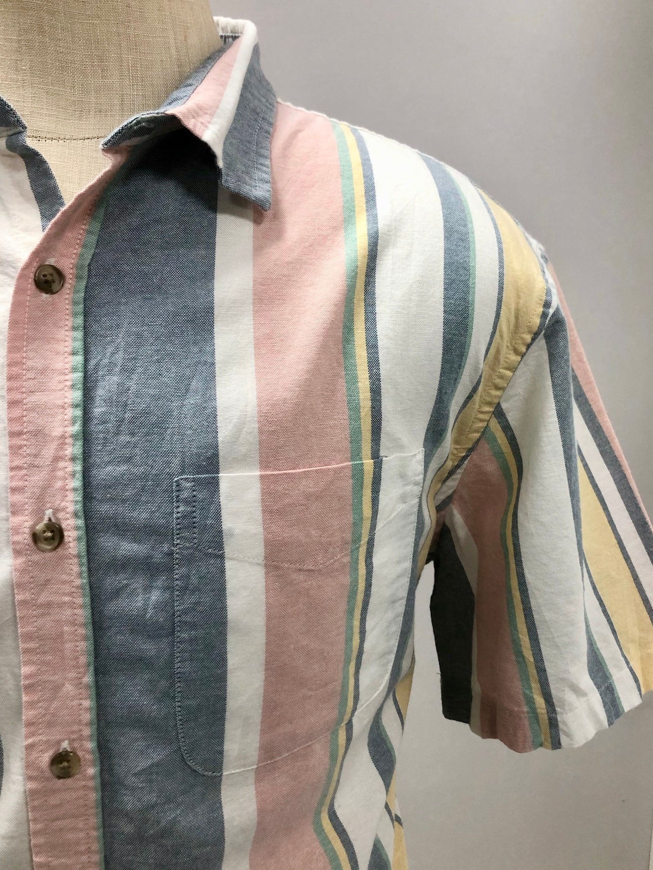 Camisa de botones Old Navy 🇺🇸 Oxford de rayas color rosado, gris y blanco Talla XL Entalle Regular